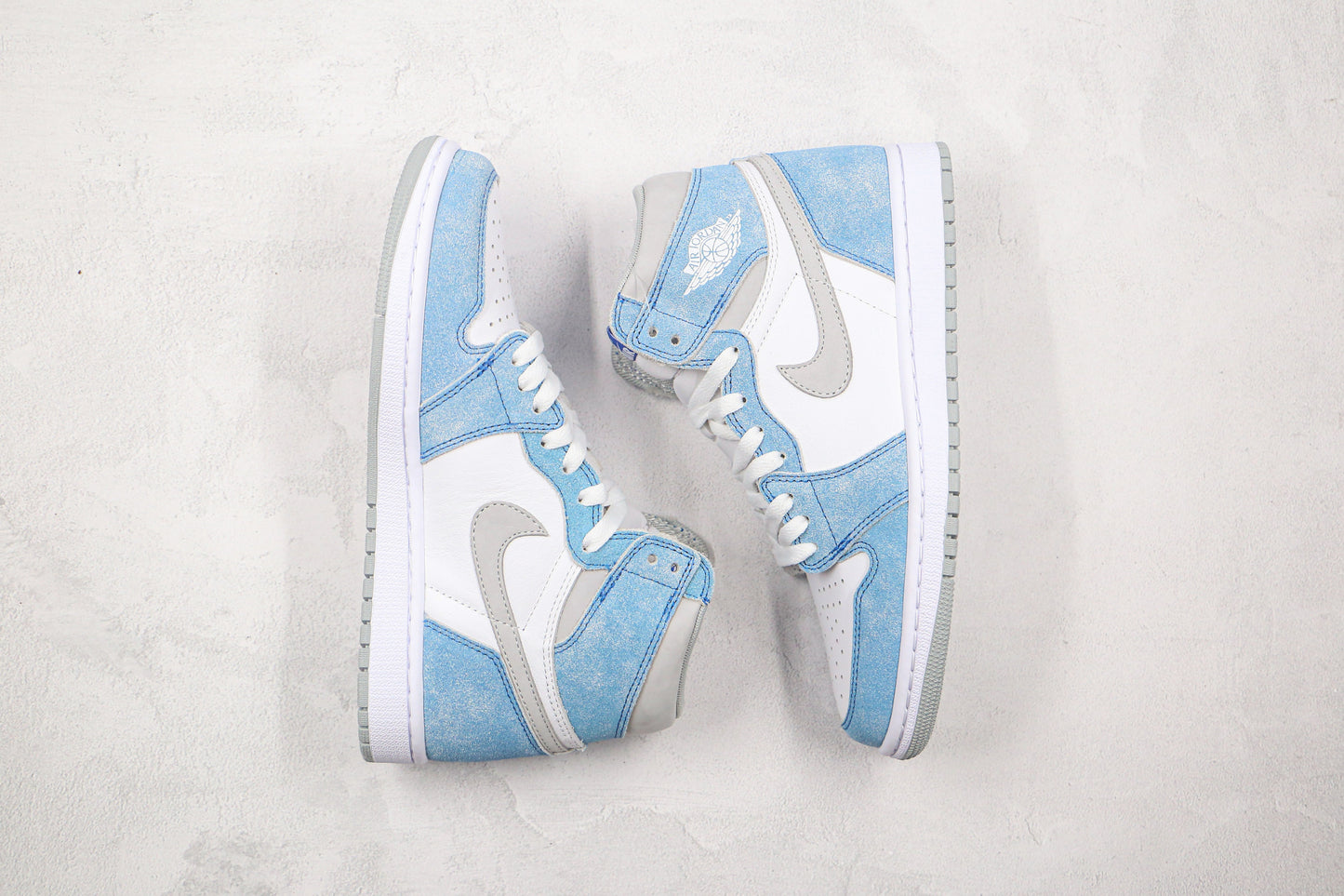 Air Jordan 1 High Hyper Royal
