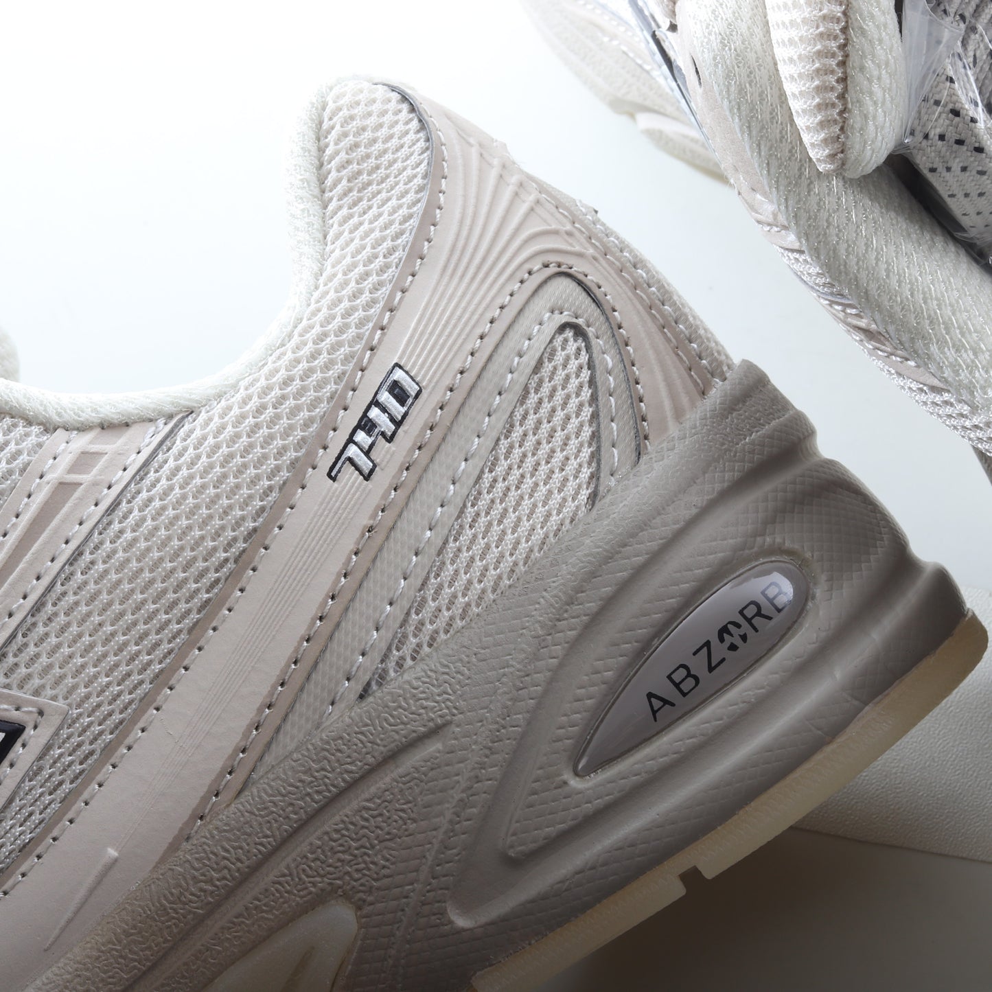 New Balance 740 Cream Grey