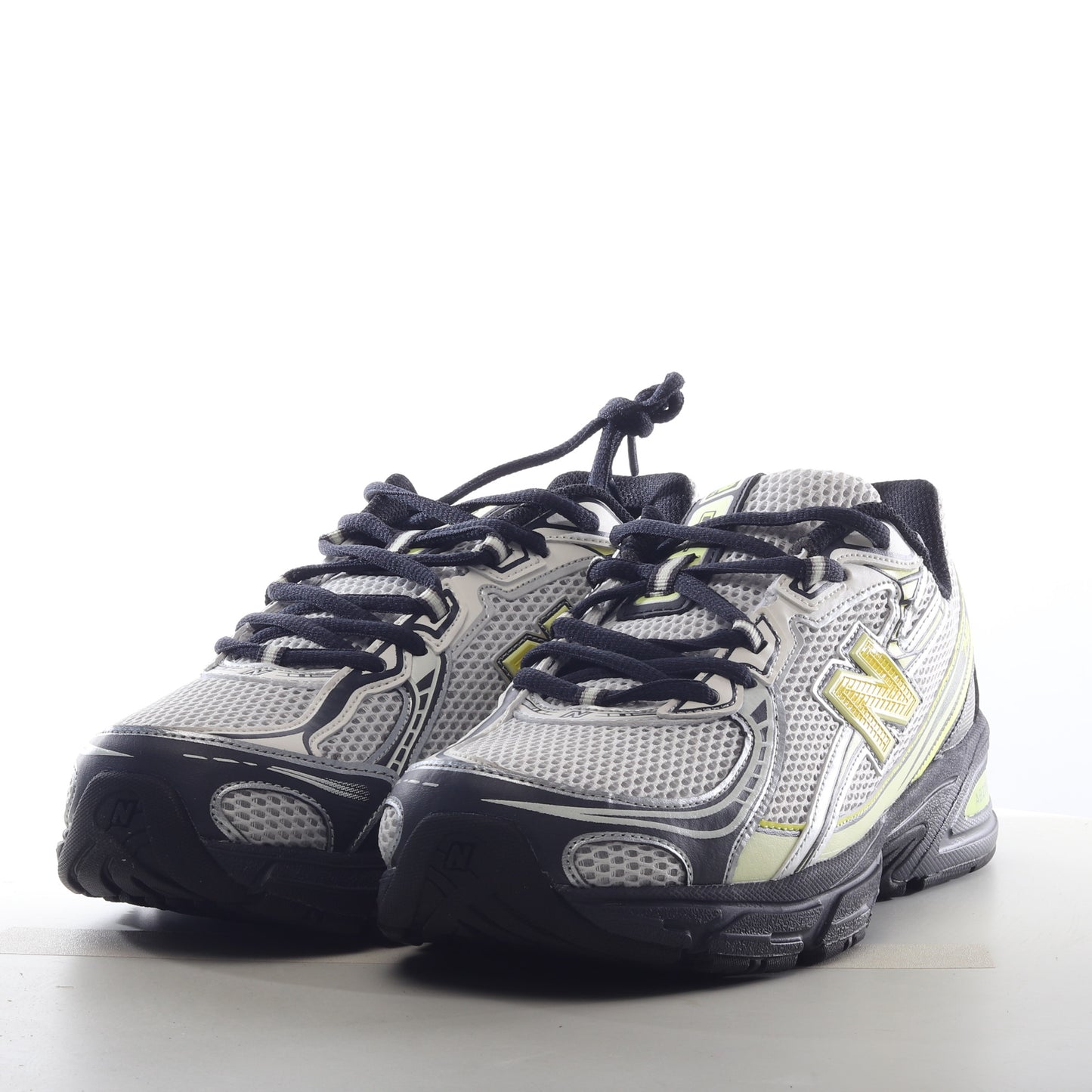 New Balance 740 Black Volt