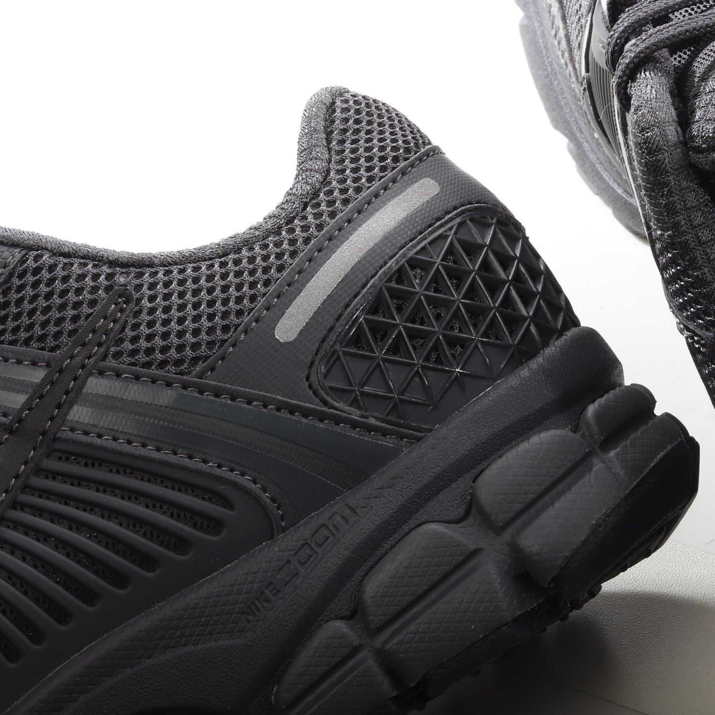 Nike Vomero 5 'Triple Black'