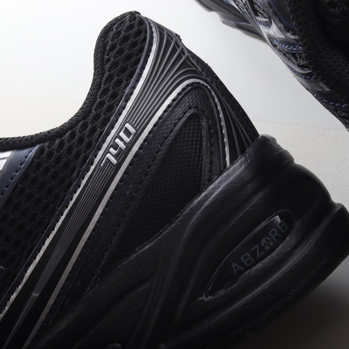 New Balance 740 Black