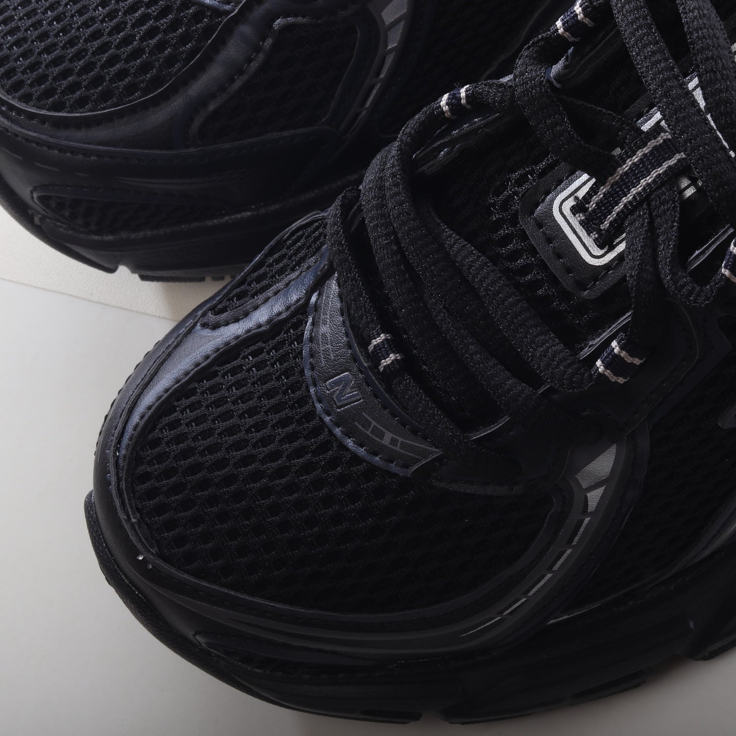 New Balance 740 Black