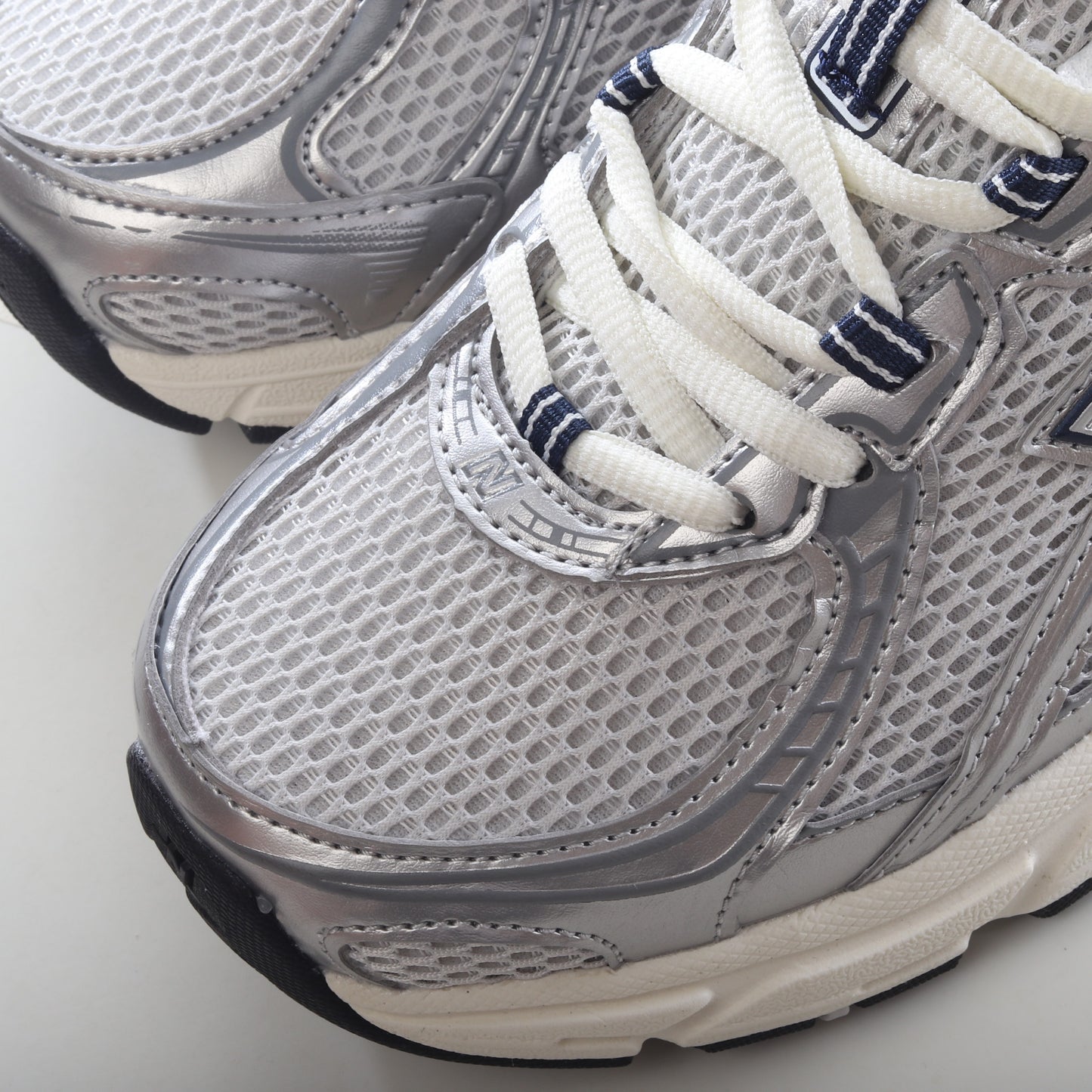 New Balance 740 Retro Silver Cream