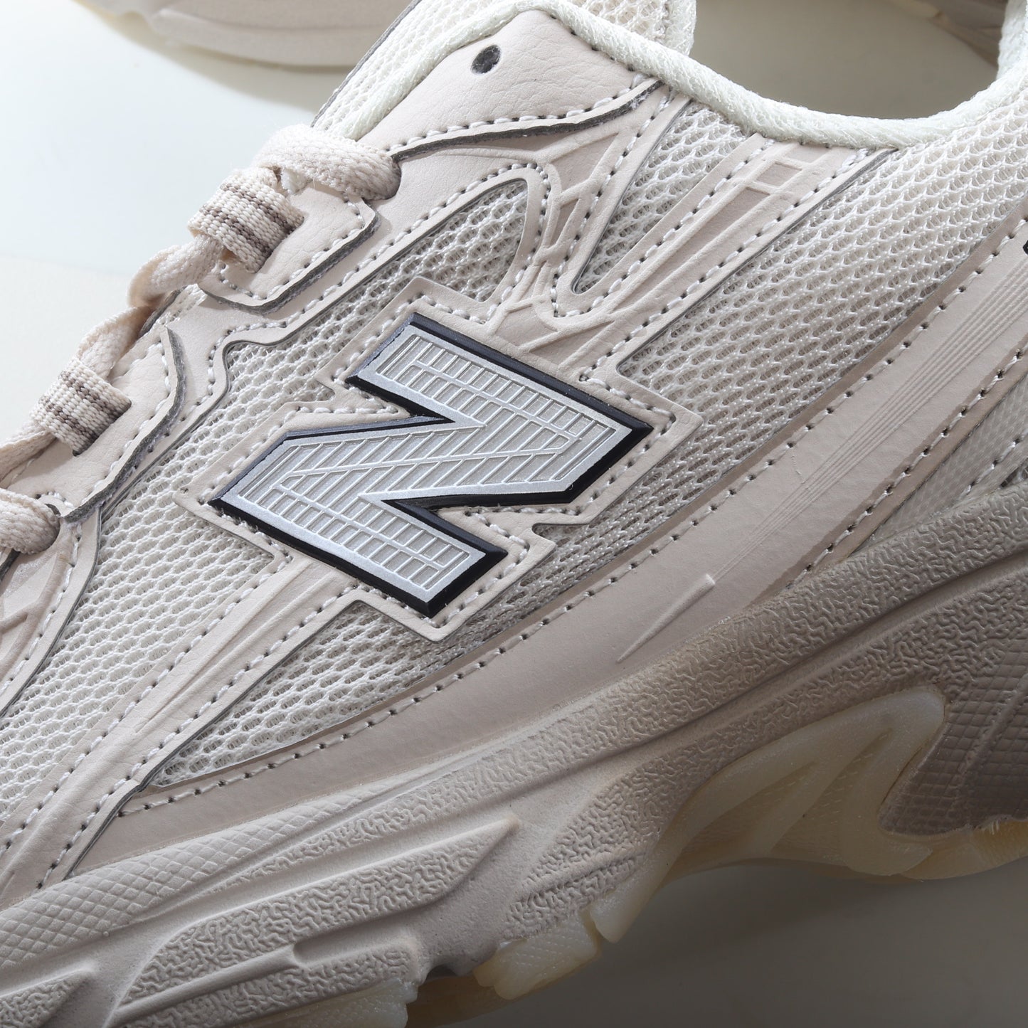 New Balance 740 Cream Grey