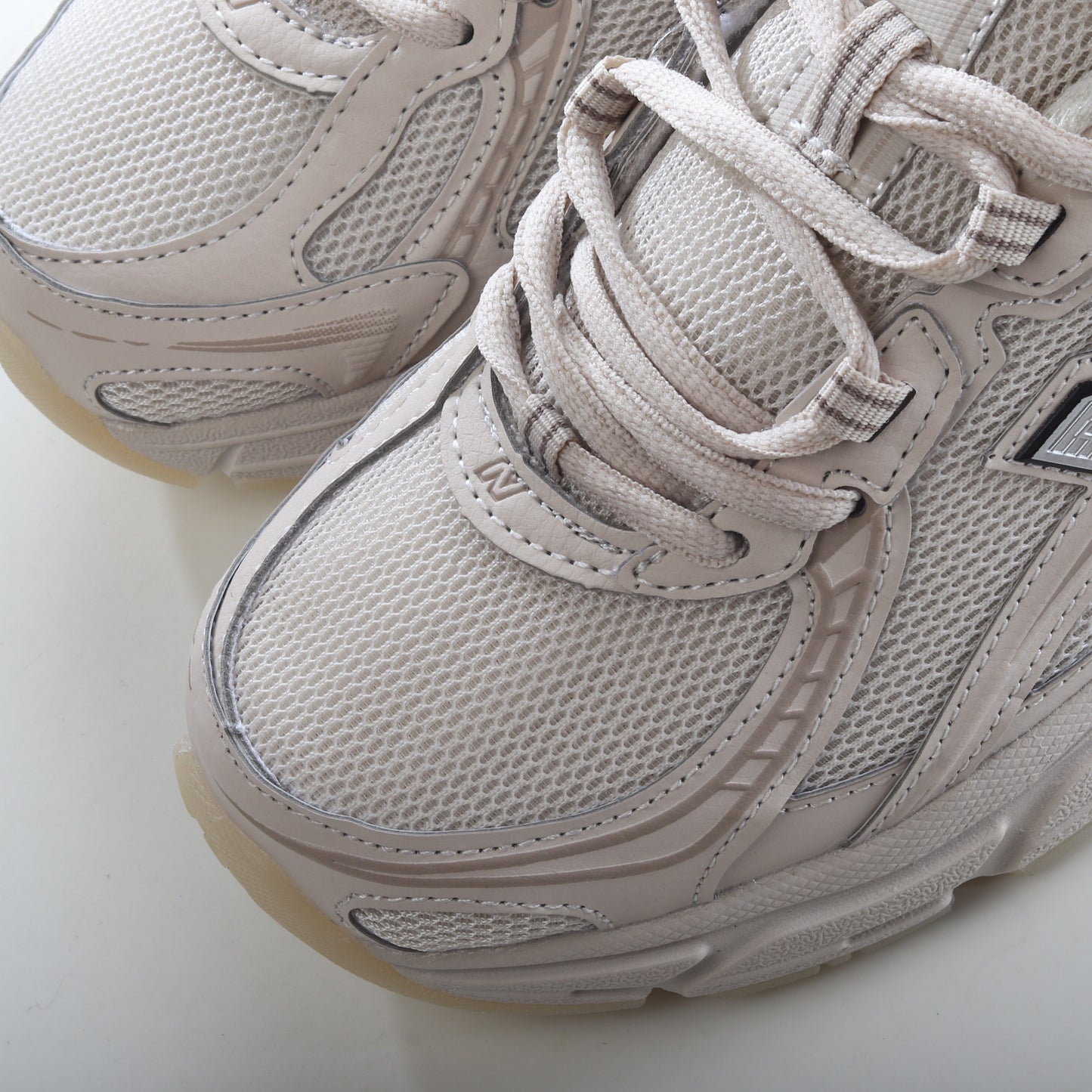 New Balance 740 Cream Grey
