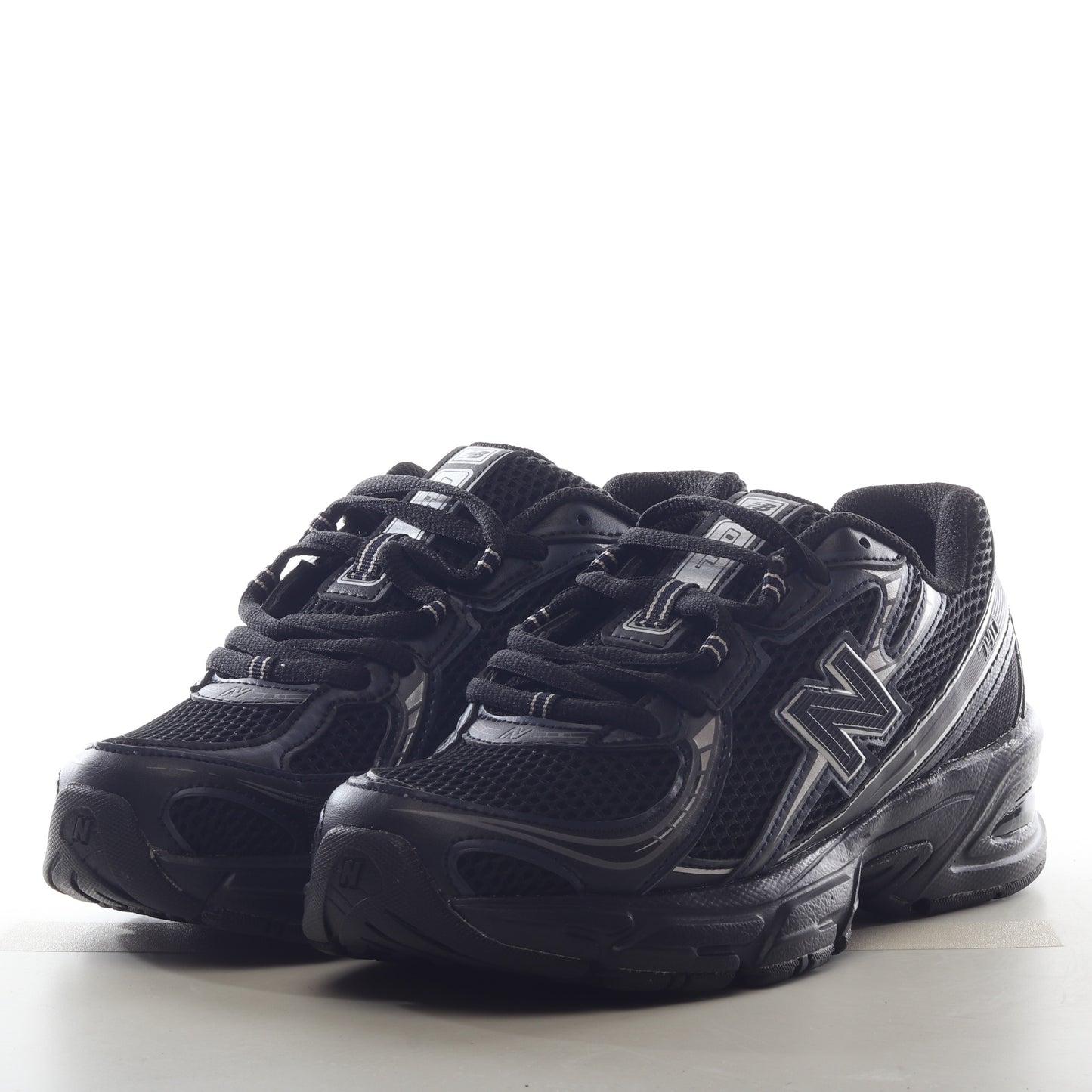 New Balance 740 Black