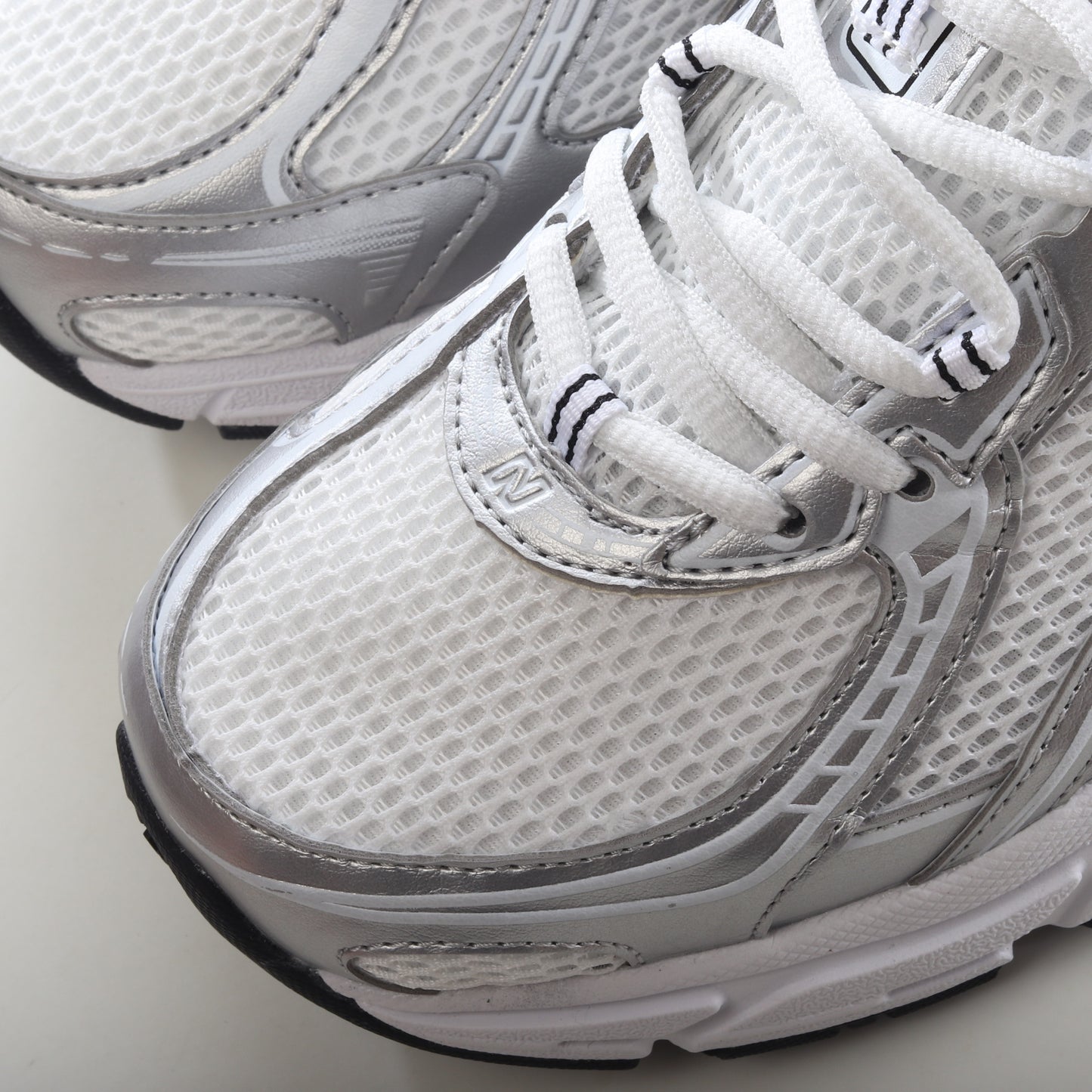 New Balance 740 White Navy Classic