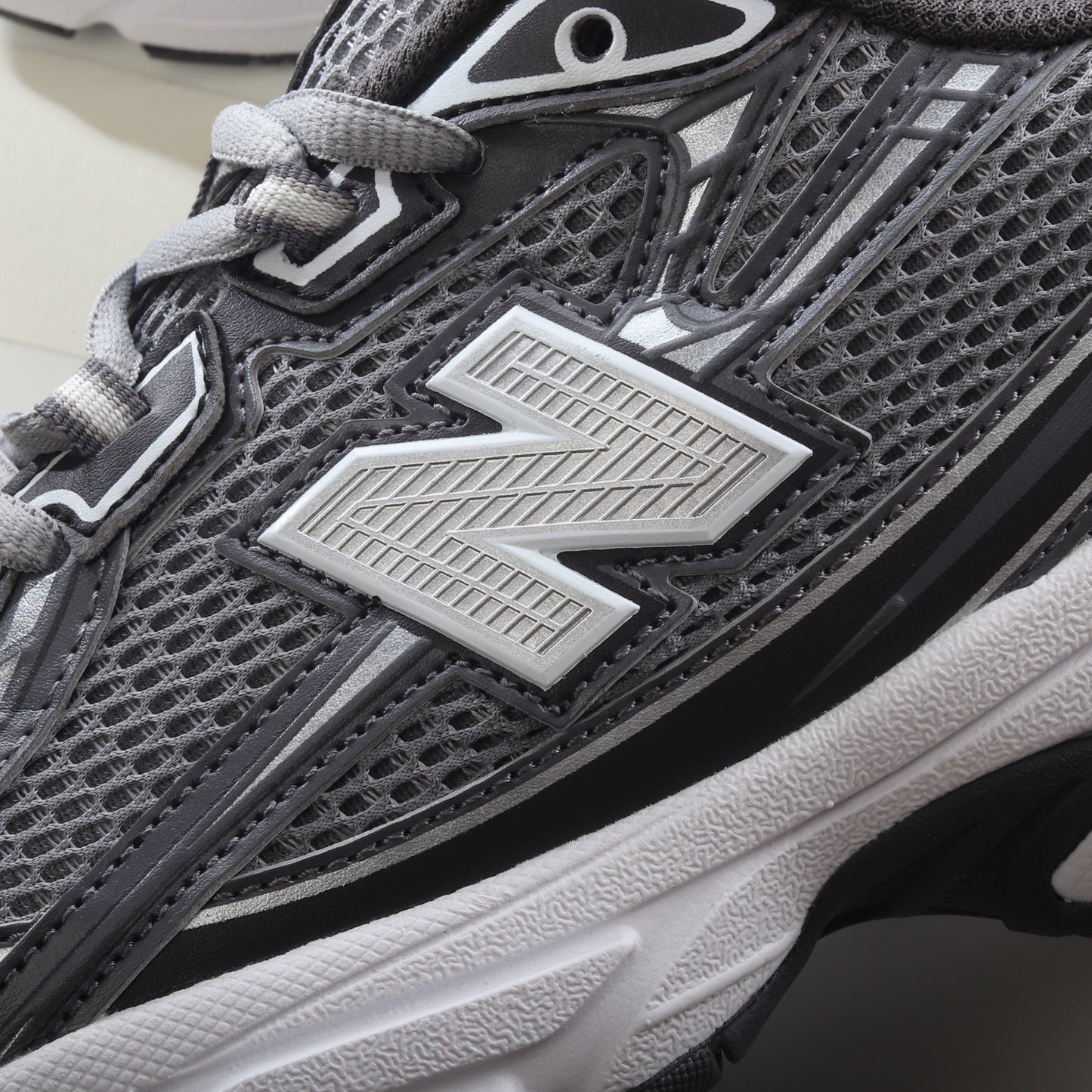 New Balance 740 Navy Silver