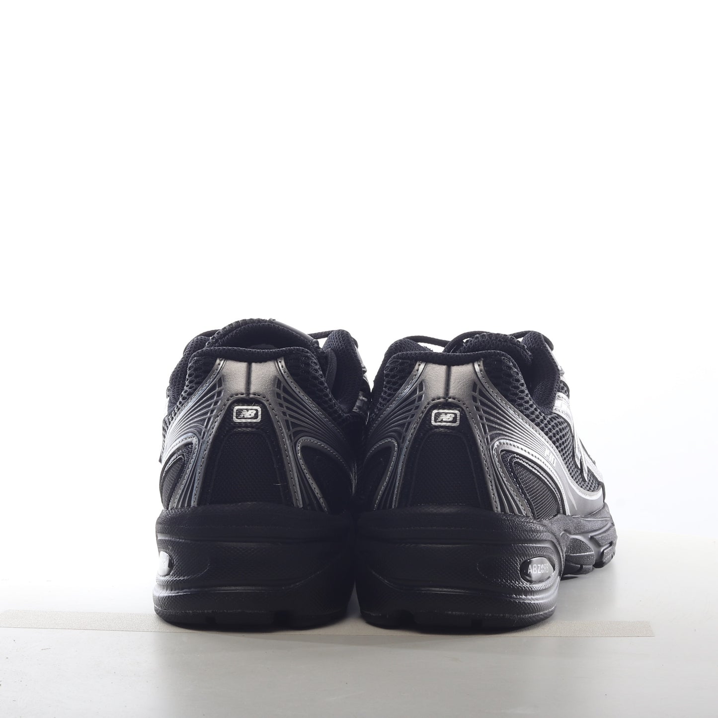 New Balance 740 Black Silver