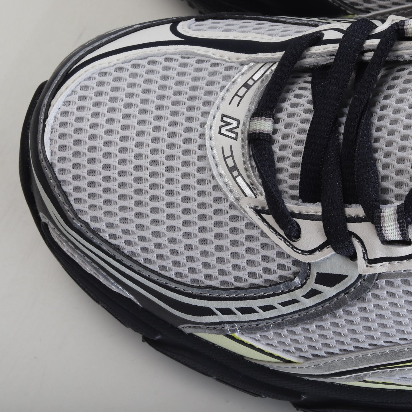 New Balance 740 Black Volt