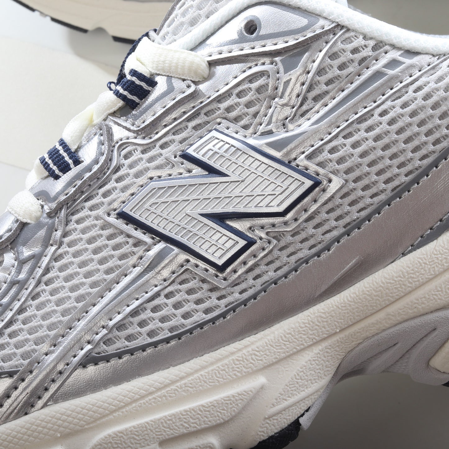 New Balance 740 Retro Silver Cream