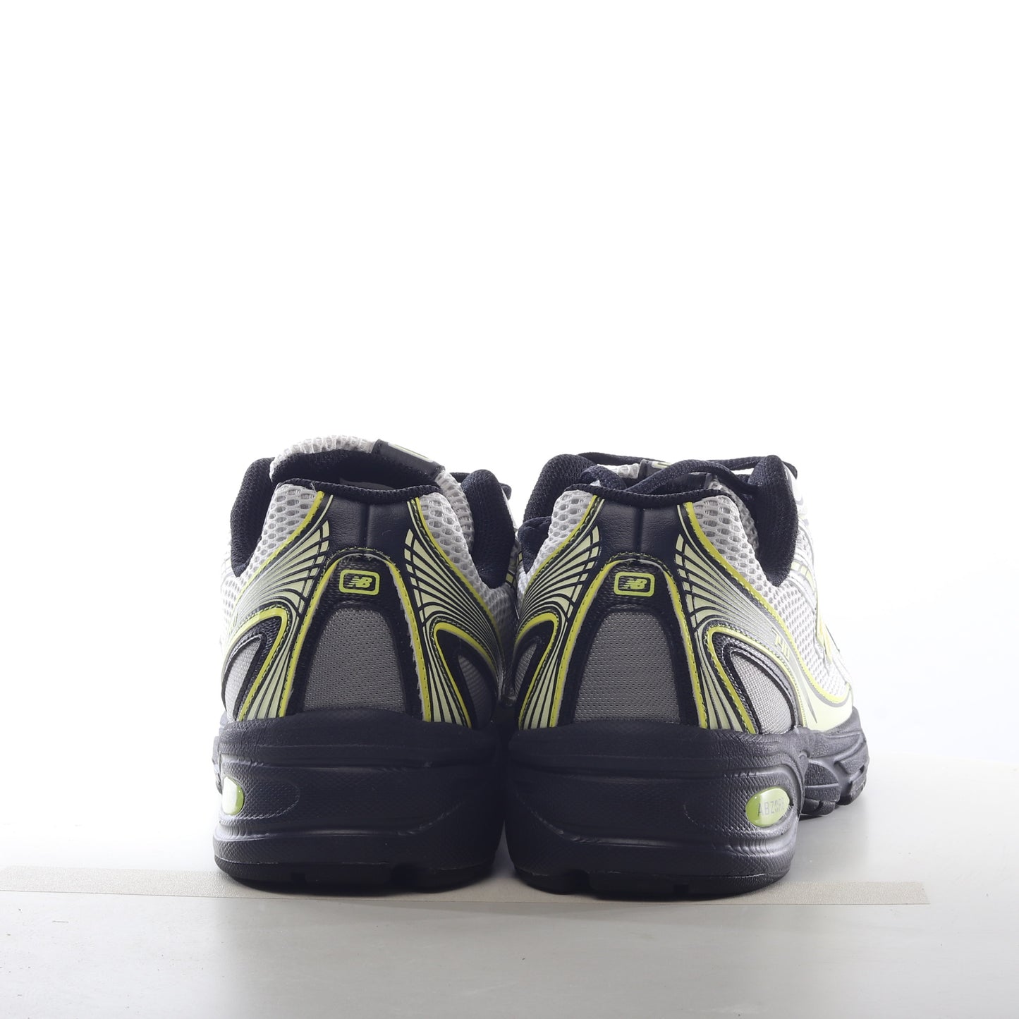 New Balance 740 Black Volt