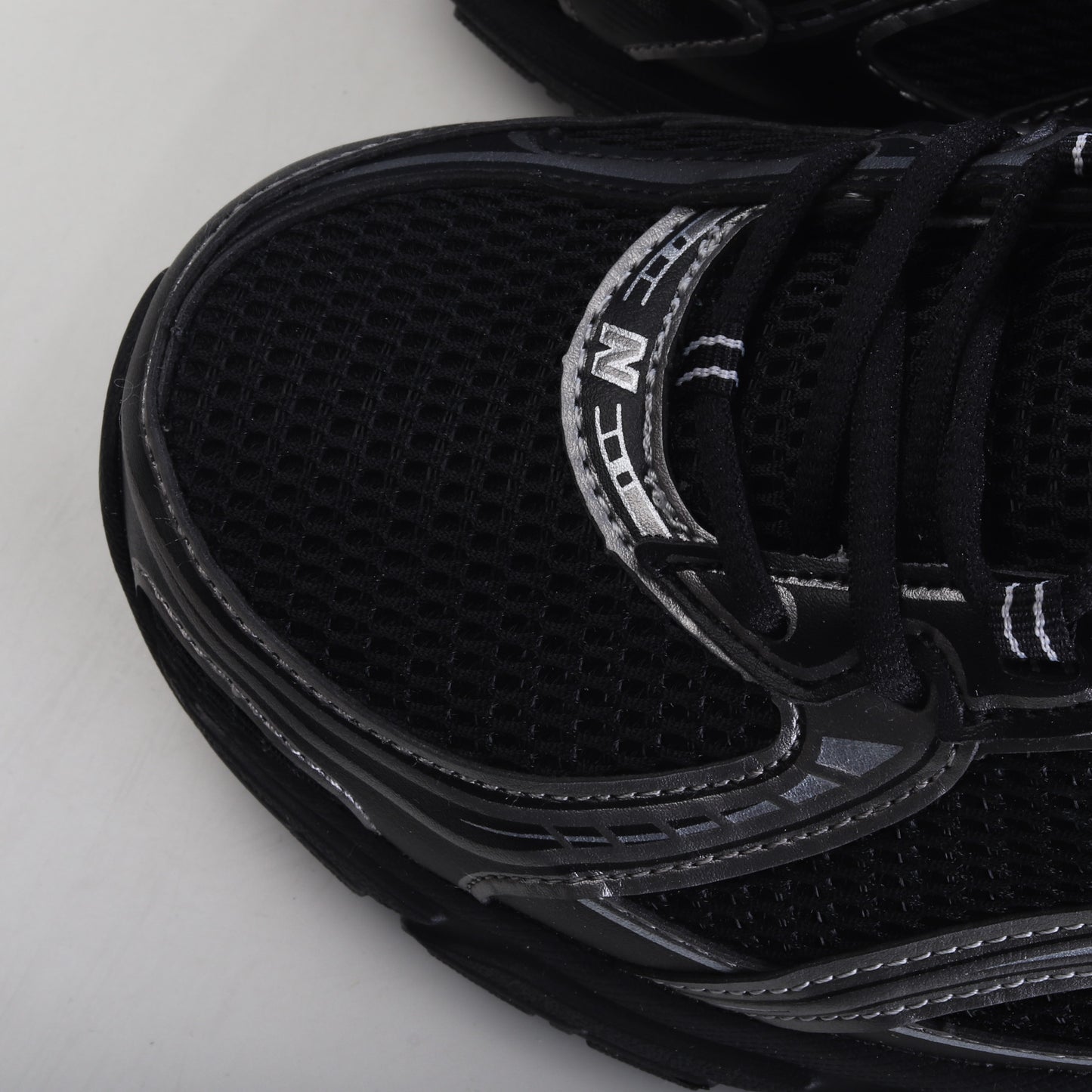 New Balance 740 Black Silver