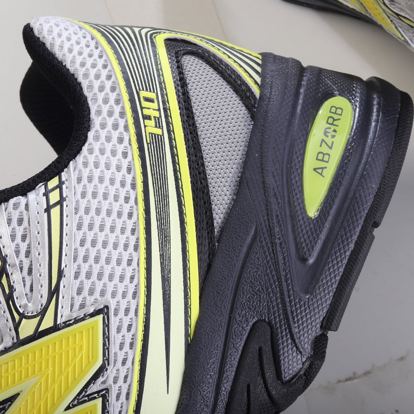 New Balance 740 Black Volt