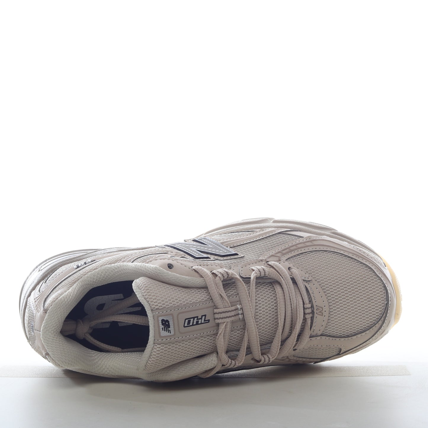New Balance 740 Cream Grey