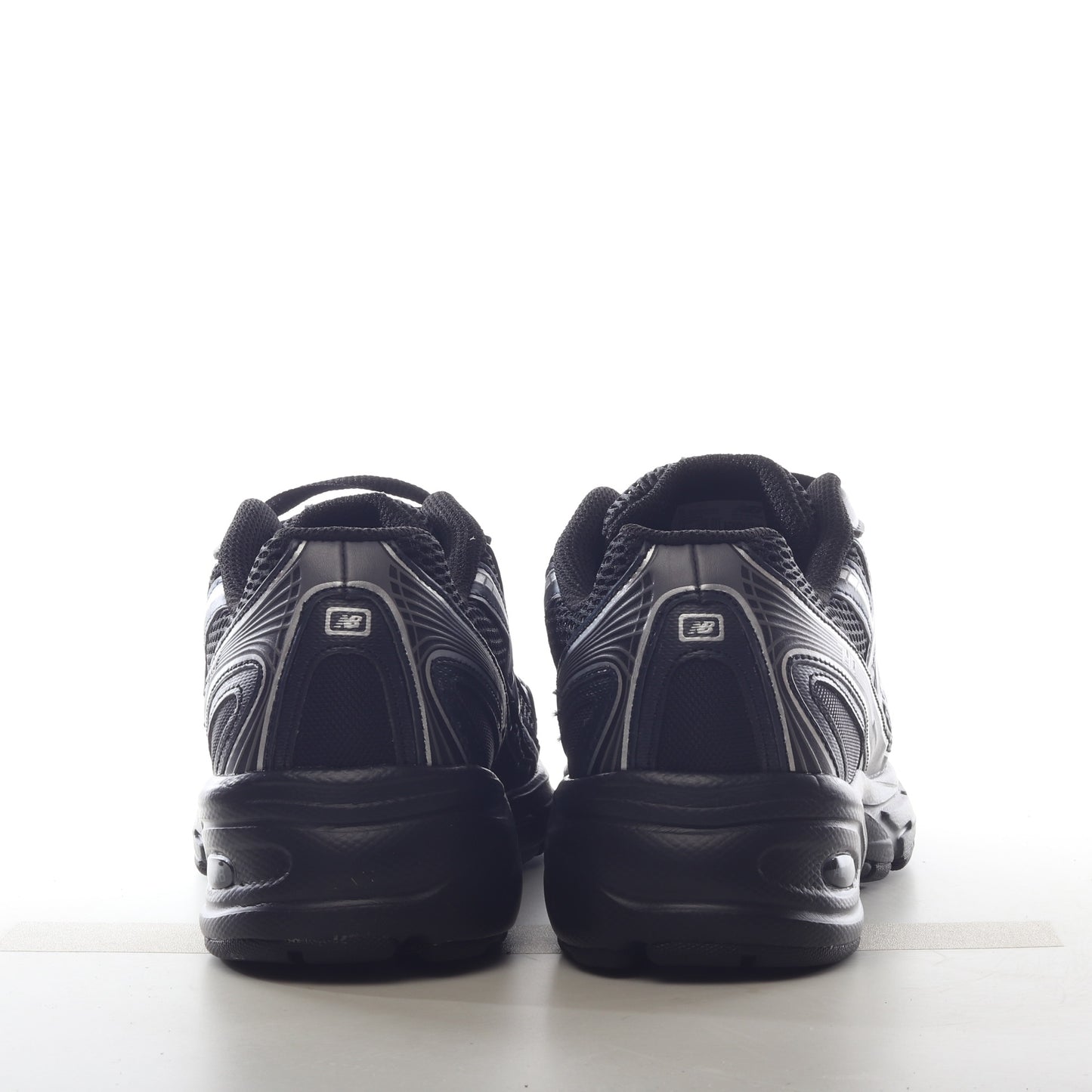 New Balance 740 Black