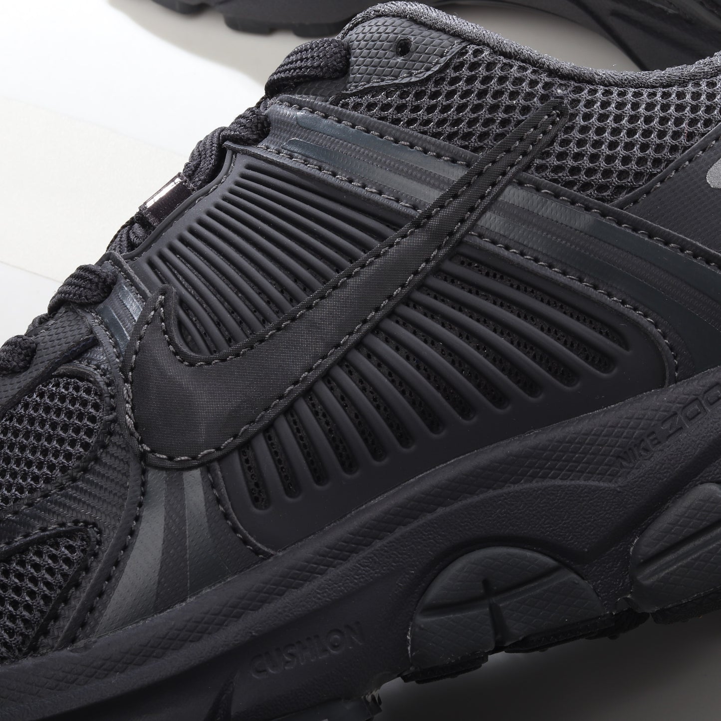 Nike Vomero 5 'Triple Black'