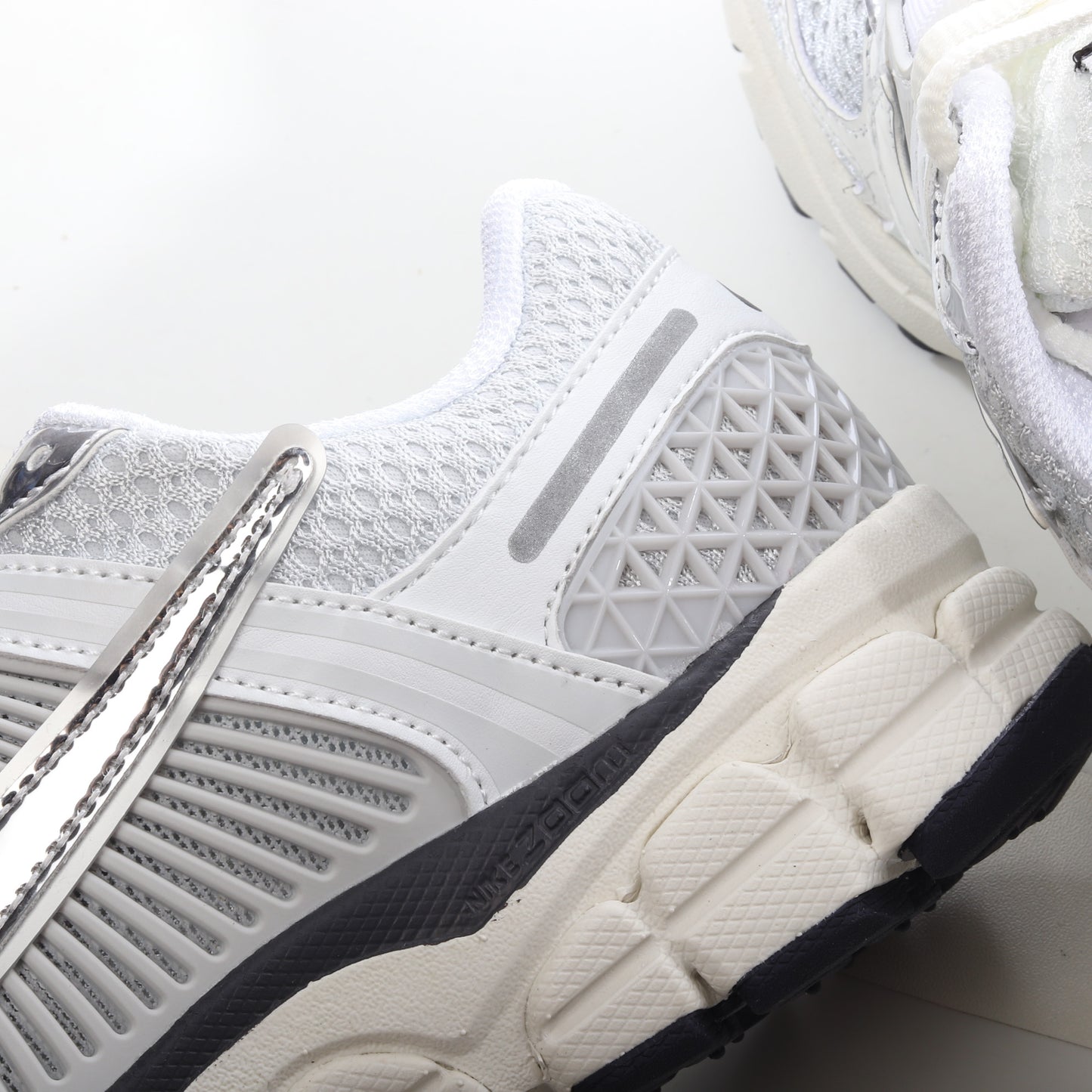 Nike Vomero 5 'Photon Dust Metallic Silver' FD