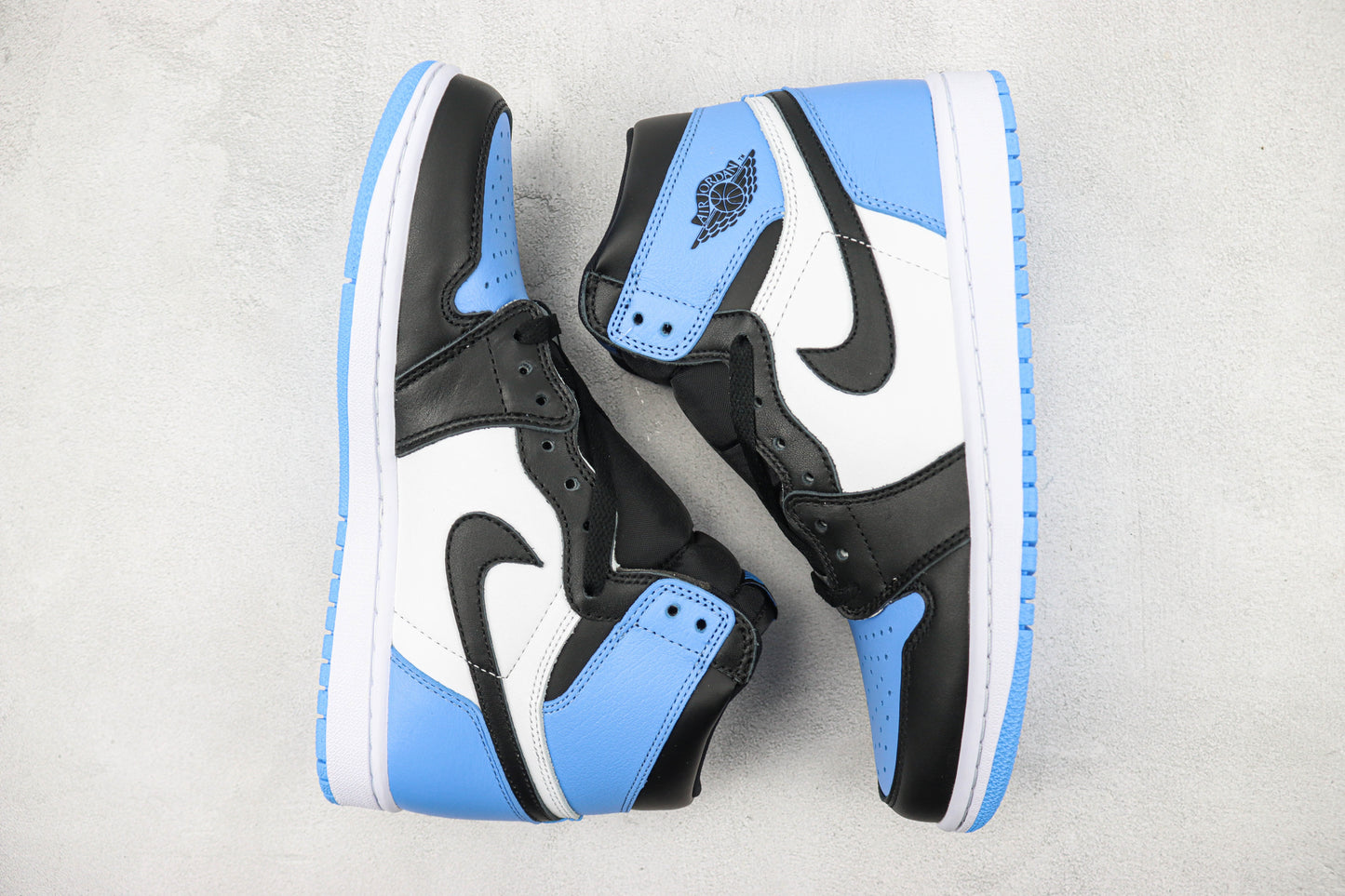 Air Jordan 1 High University Blue
