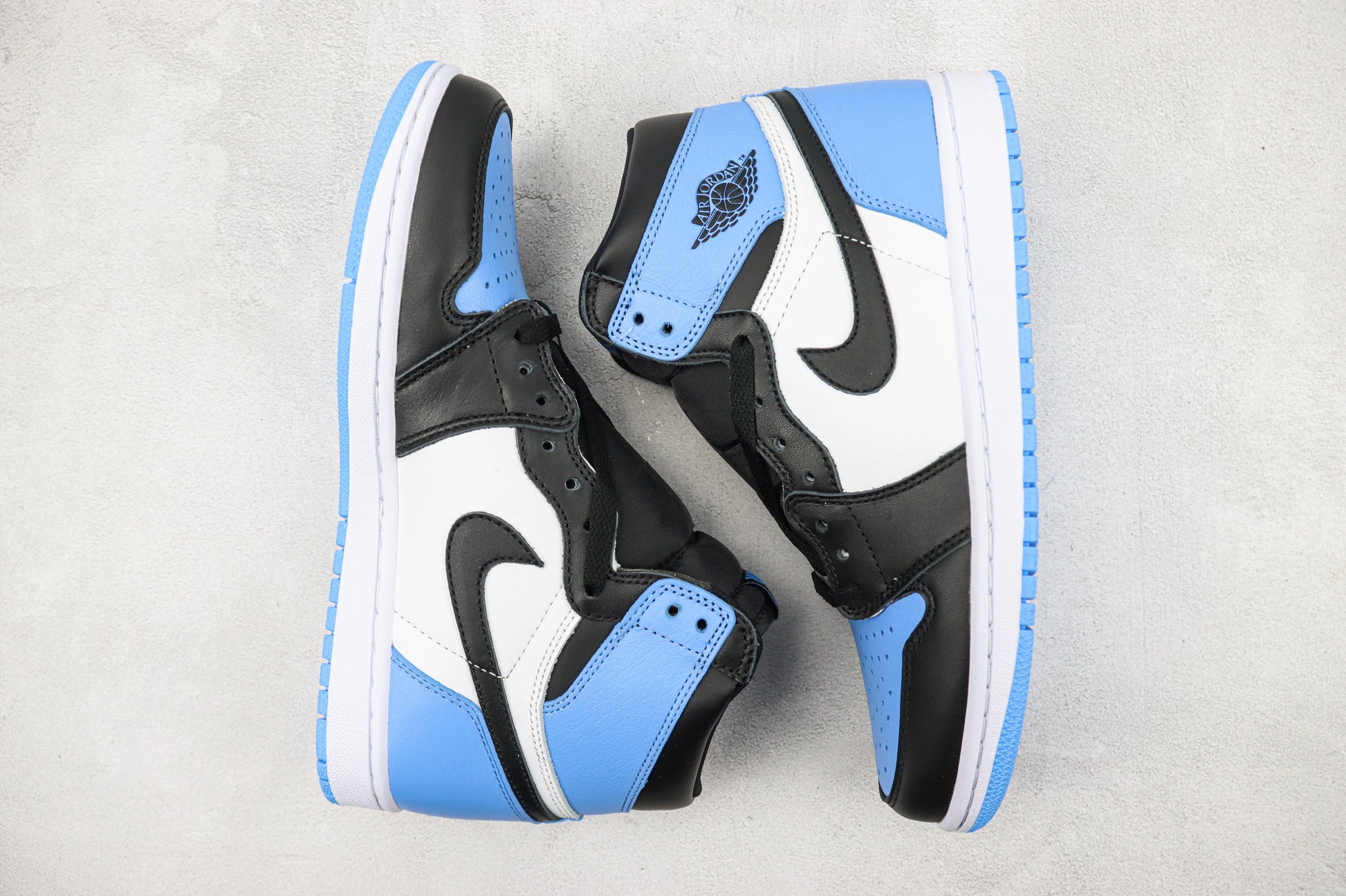 Air Jordan 1 High University Blue