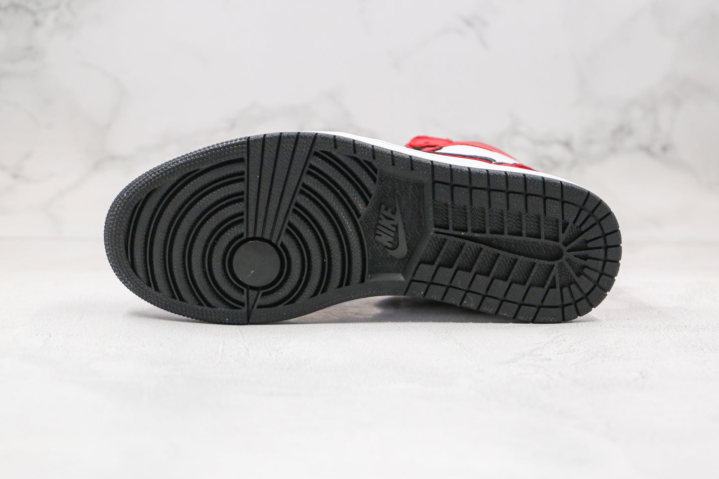 Air Jordan 1 High Red Black Outline