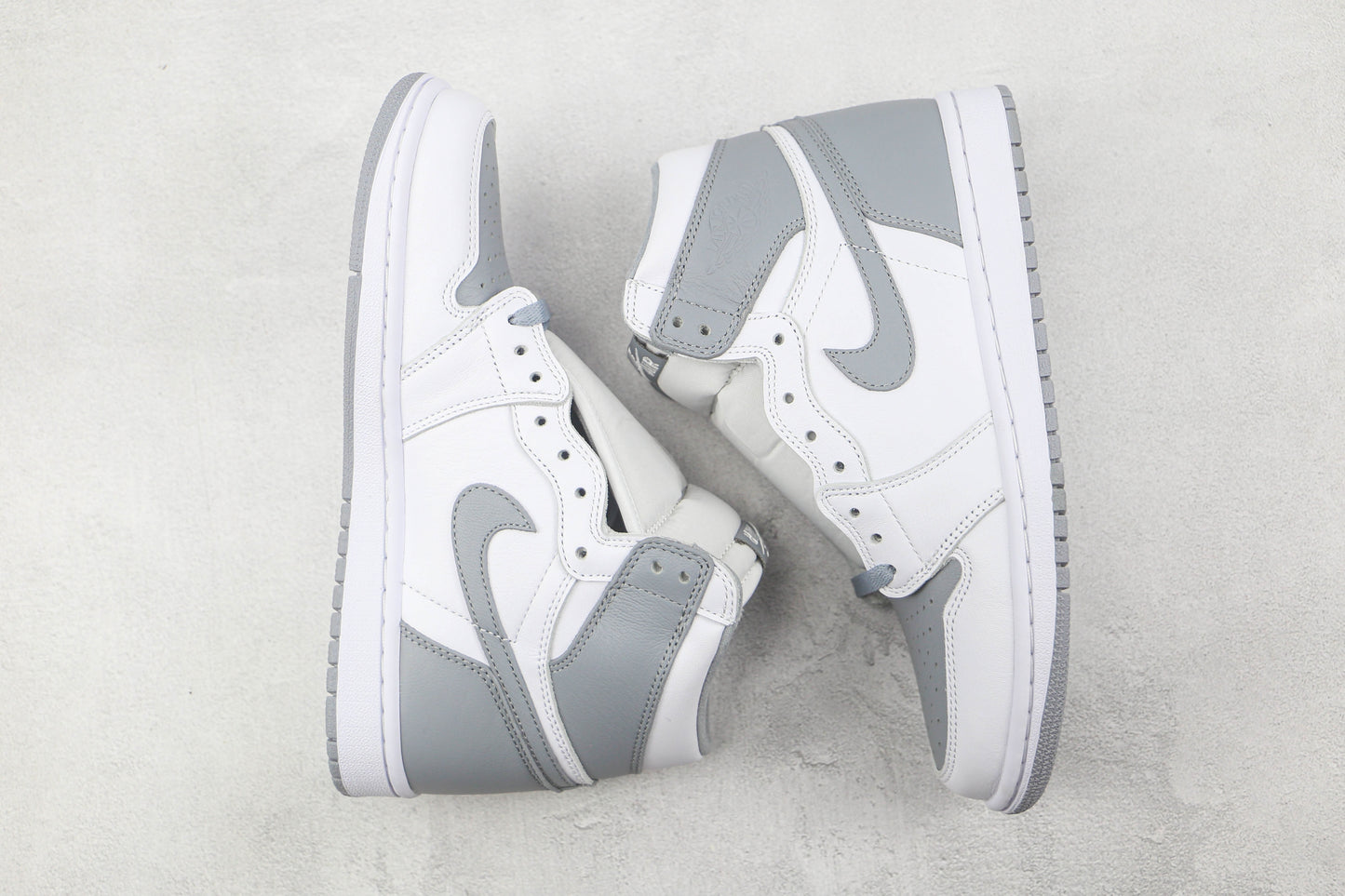 Air Jordan 1 High Light Smoke Grey