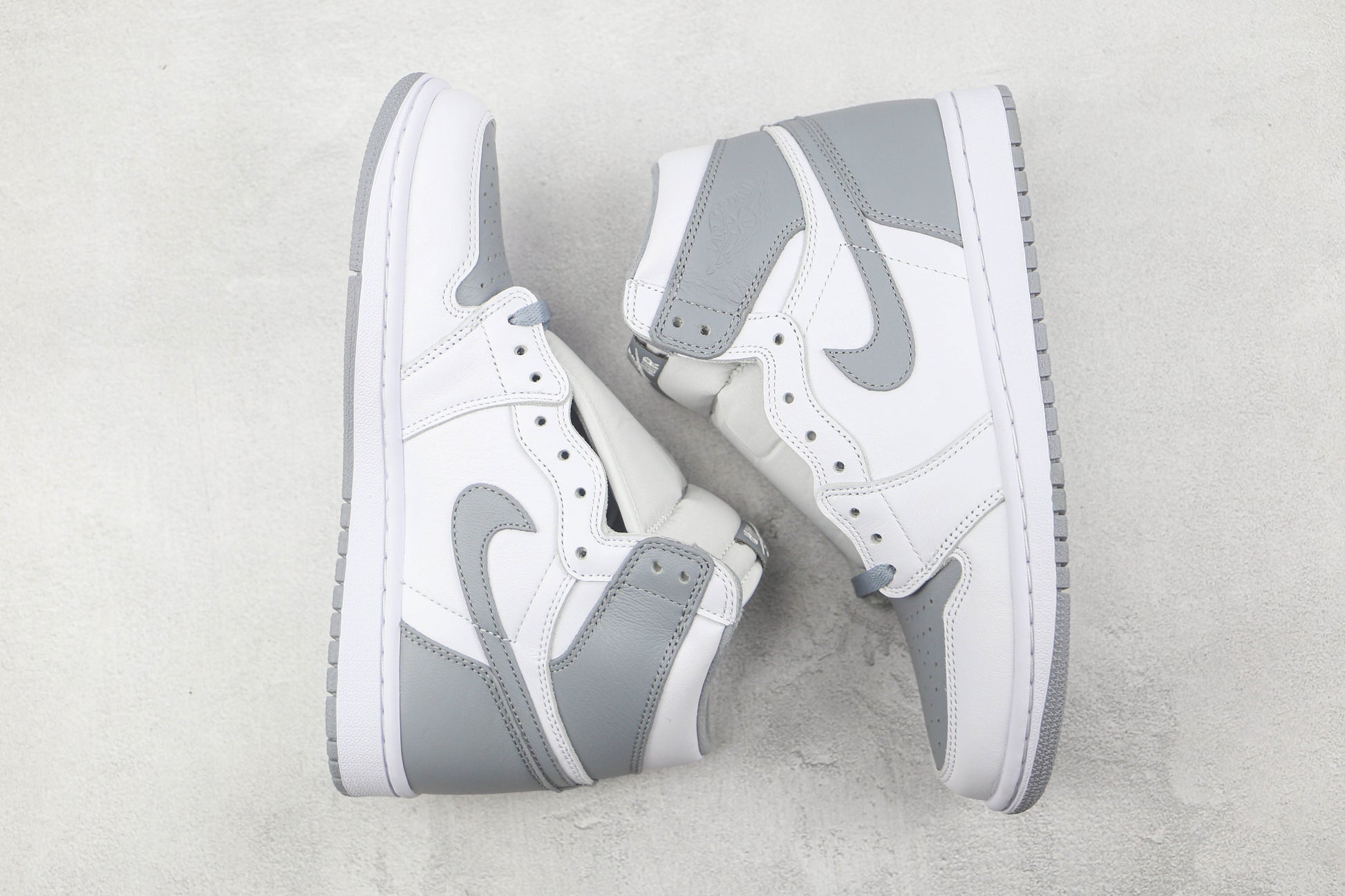 Air Jordan 1 High Light Smoke Grey