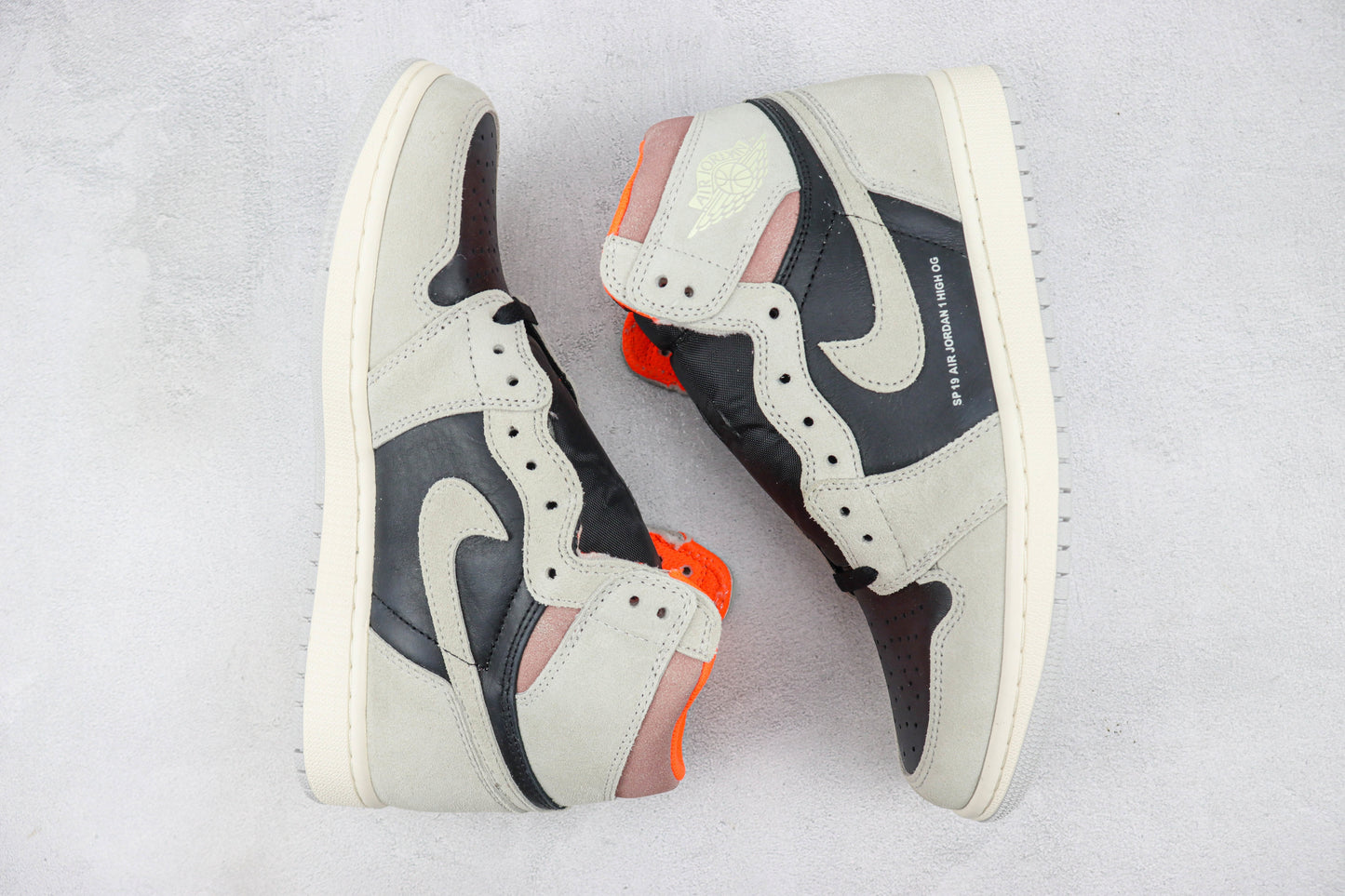 Air Jordan 1 High Black Pink