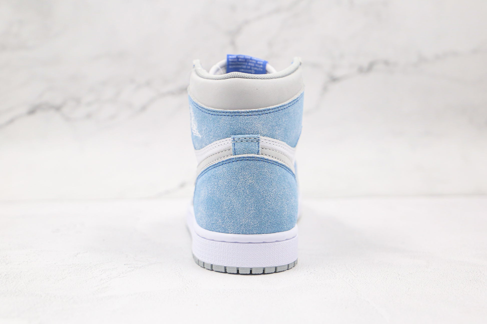 Air Jordan 1 High Hyper Royal