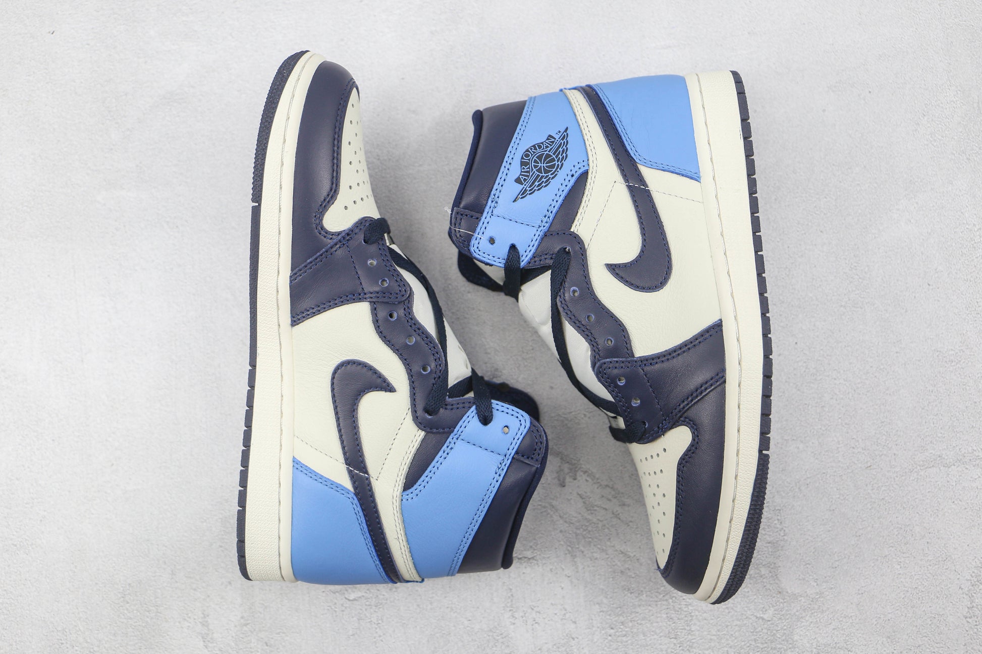 Air Jordan 1 High Obsidian