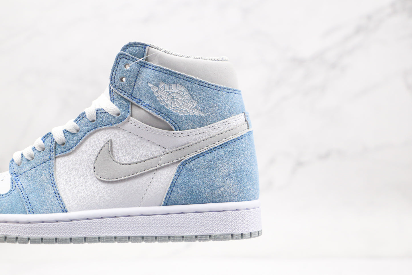 Air Jordan 1 High Hyper Royal