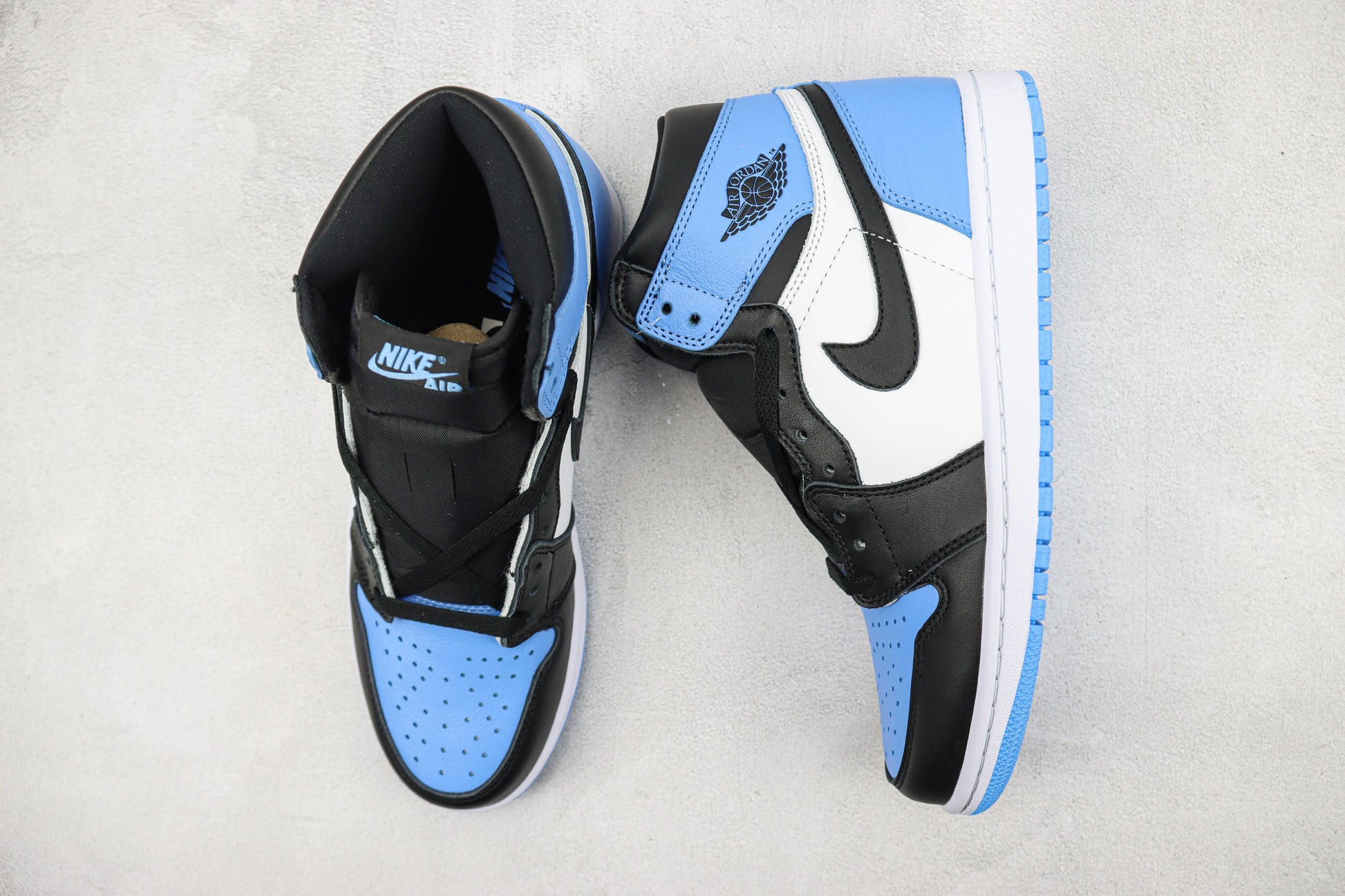 Air Jordan 1 High University Blue