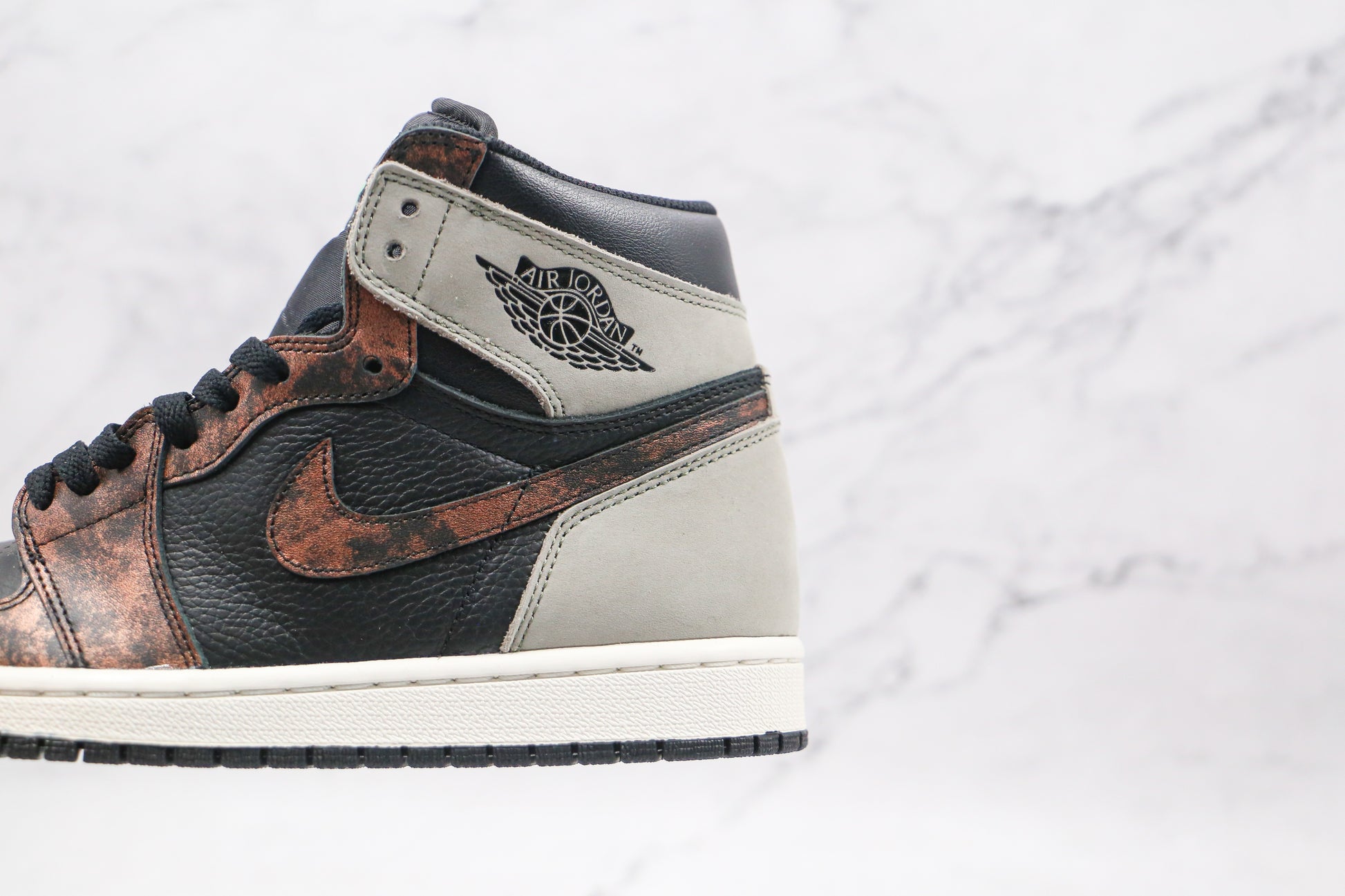 Air Jordan 1 High Shadow