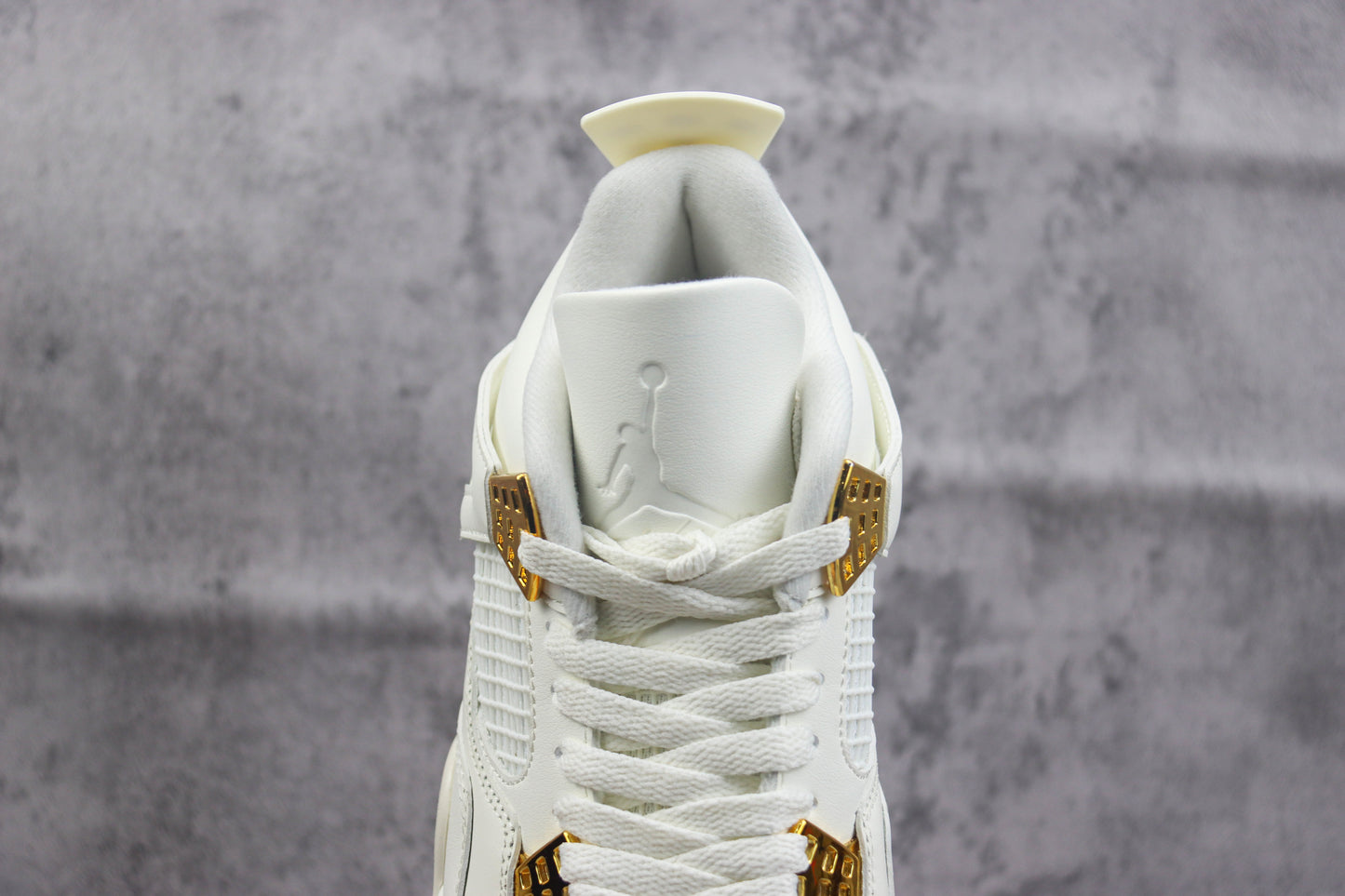 Air Jordan 4 Vivid Sulfur
