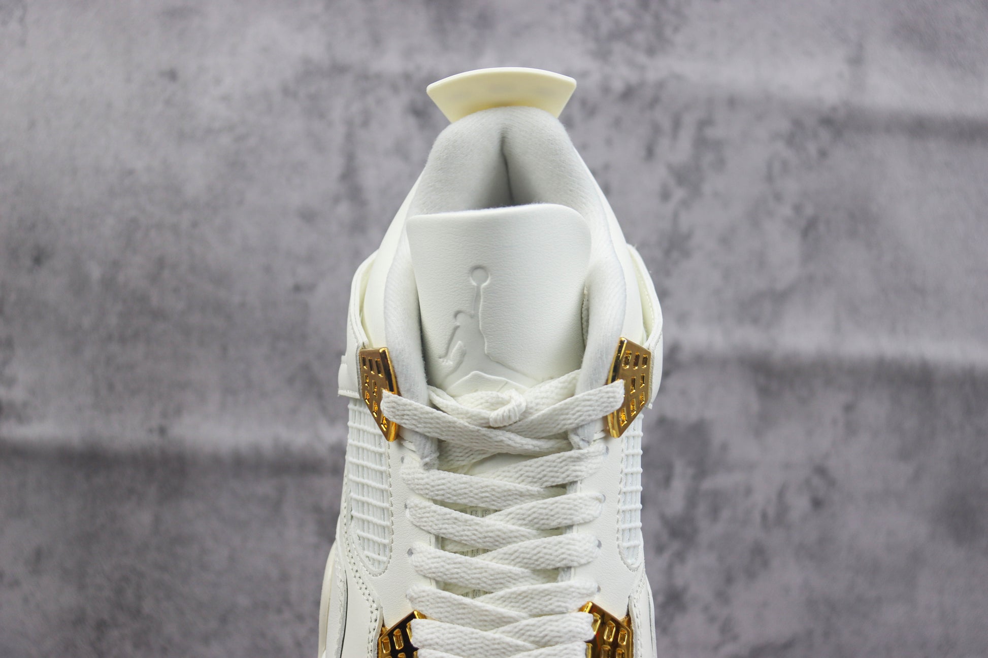Air Jordan 4 Vivid Sulfur
