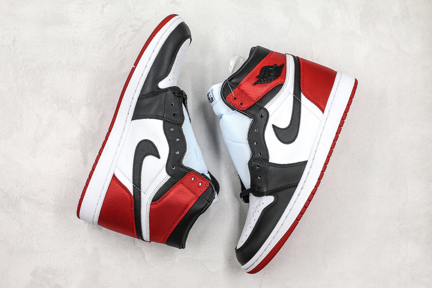 Air Jordan 1 High Black Toe