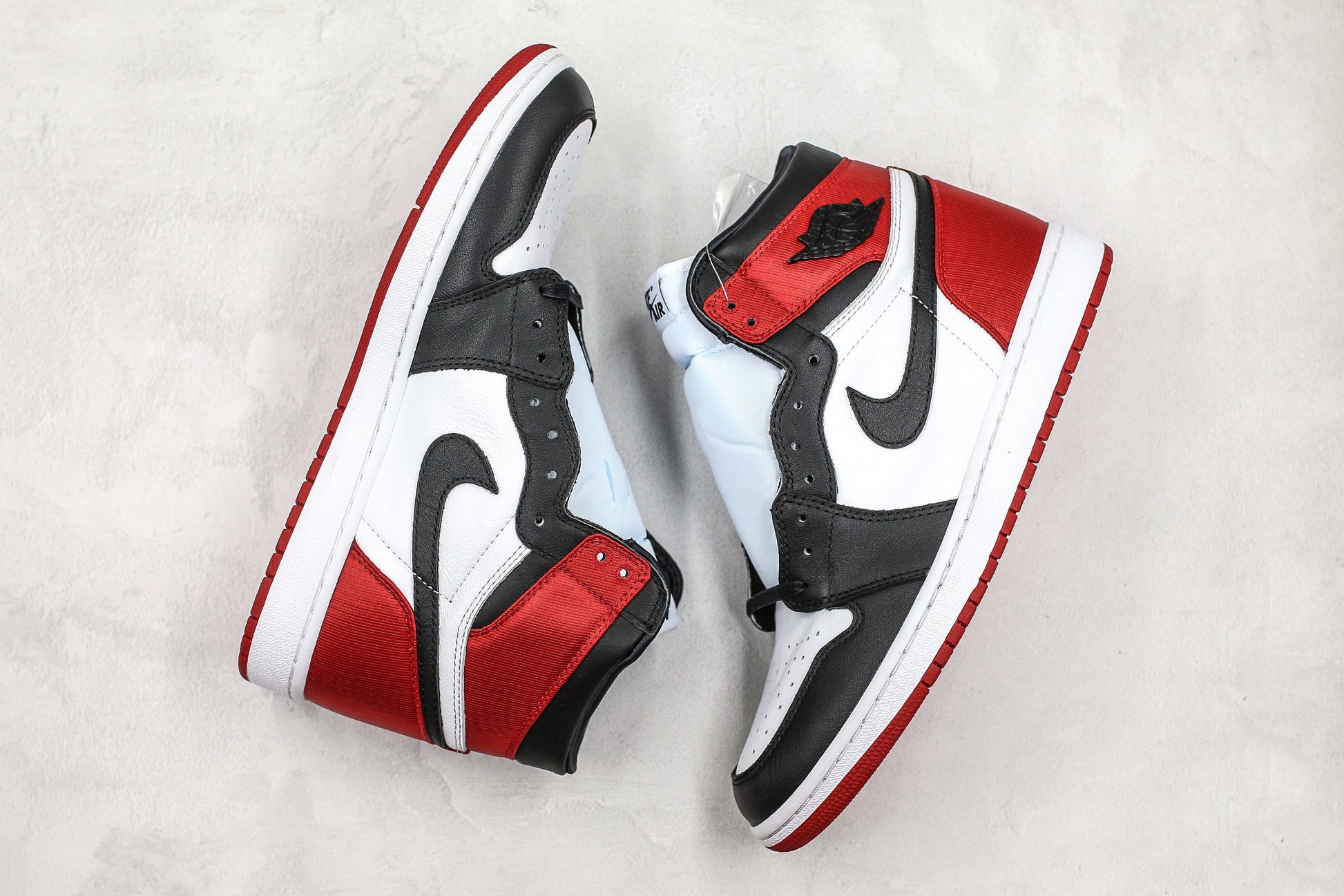 Air Jordan 1 High Black Toe