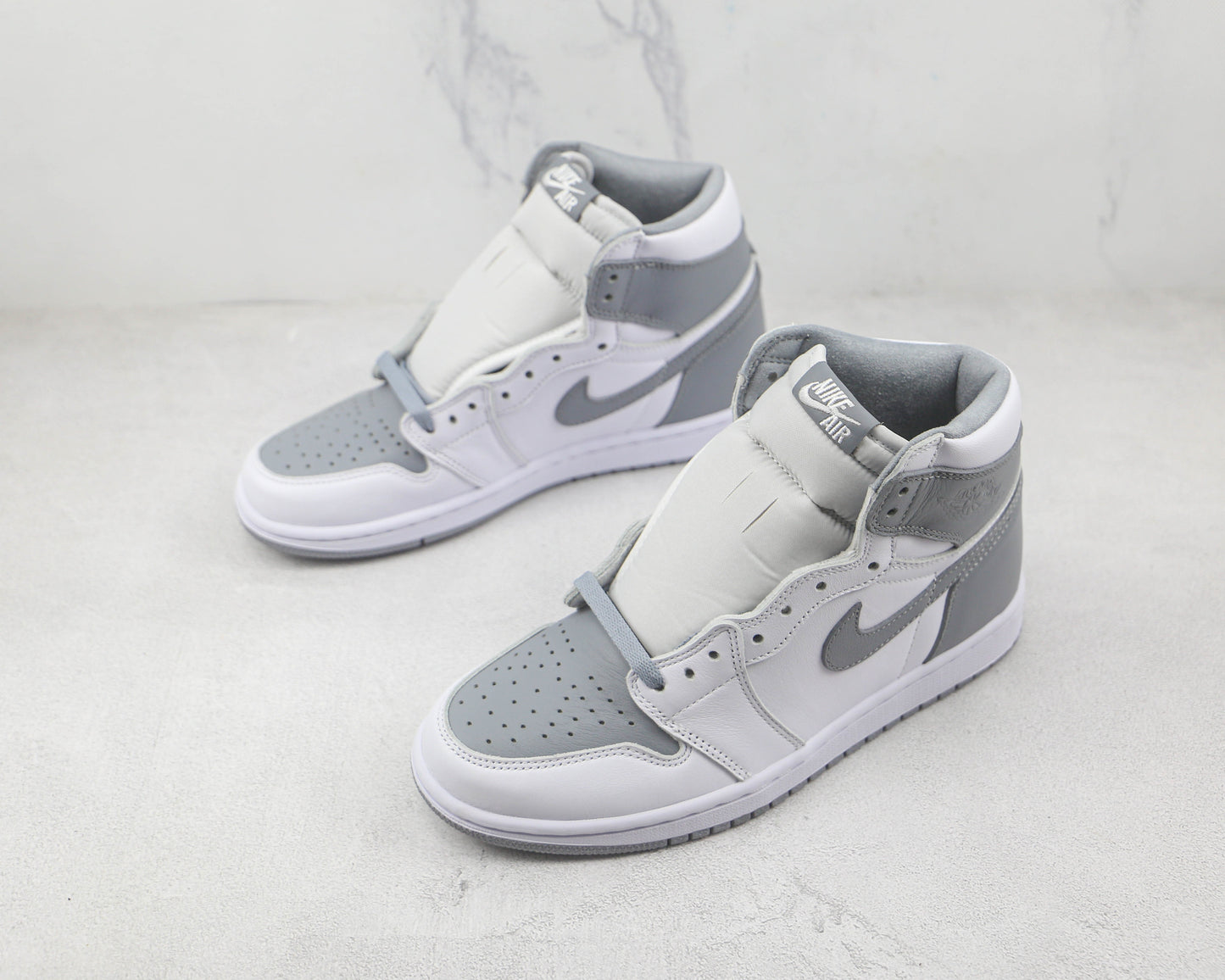 Air Jordan 1 High Light Smoke Grey