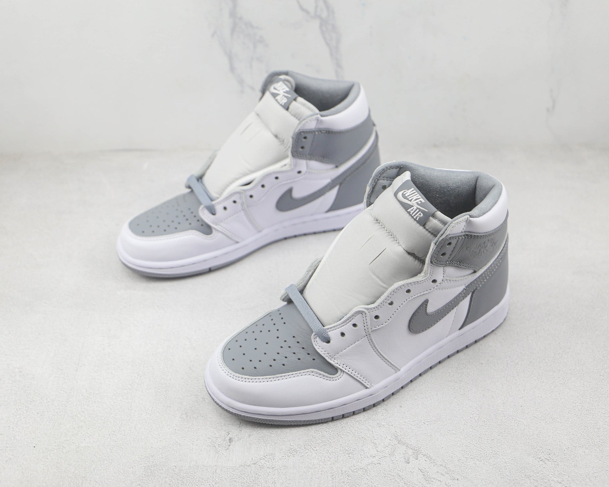 Air Jordan 1 High Light Smoke Grey