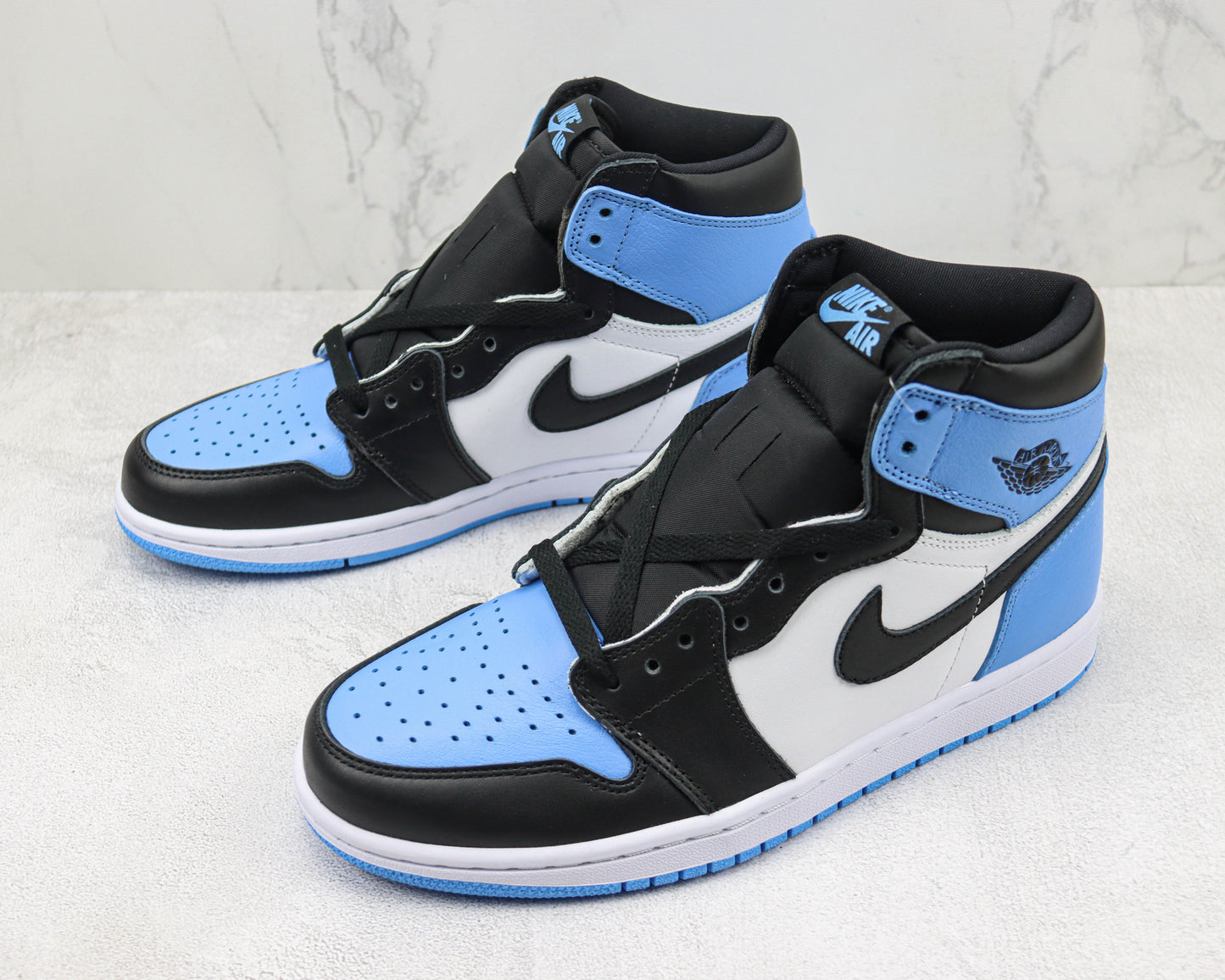 Air Jordan 1 High University Blue