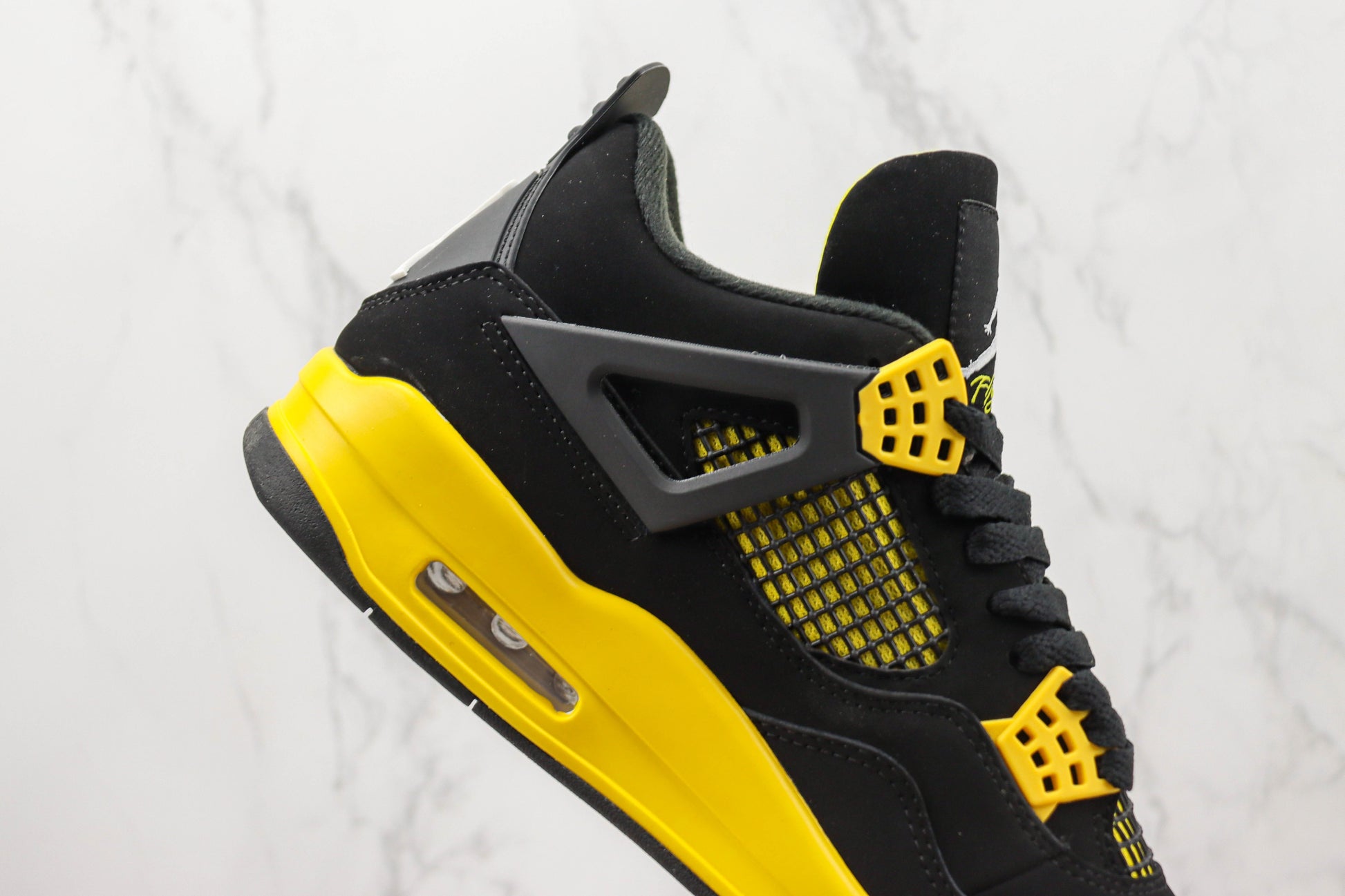 Air Jordan 4 Thunder