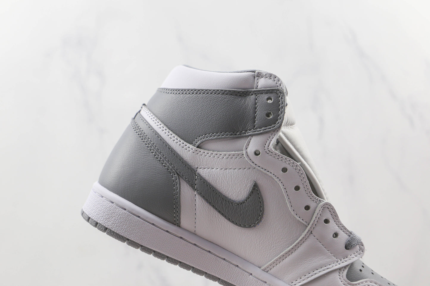 Air Jordan 1 High Light Smoke Grey