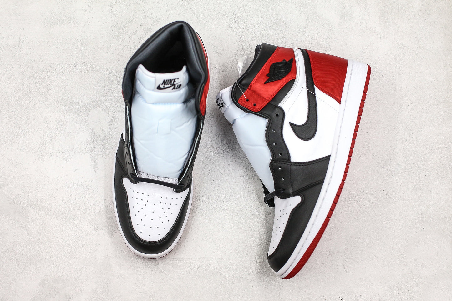 Air Jordan 1 High Black Toe
