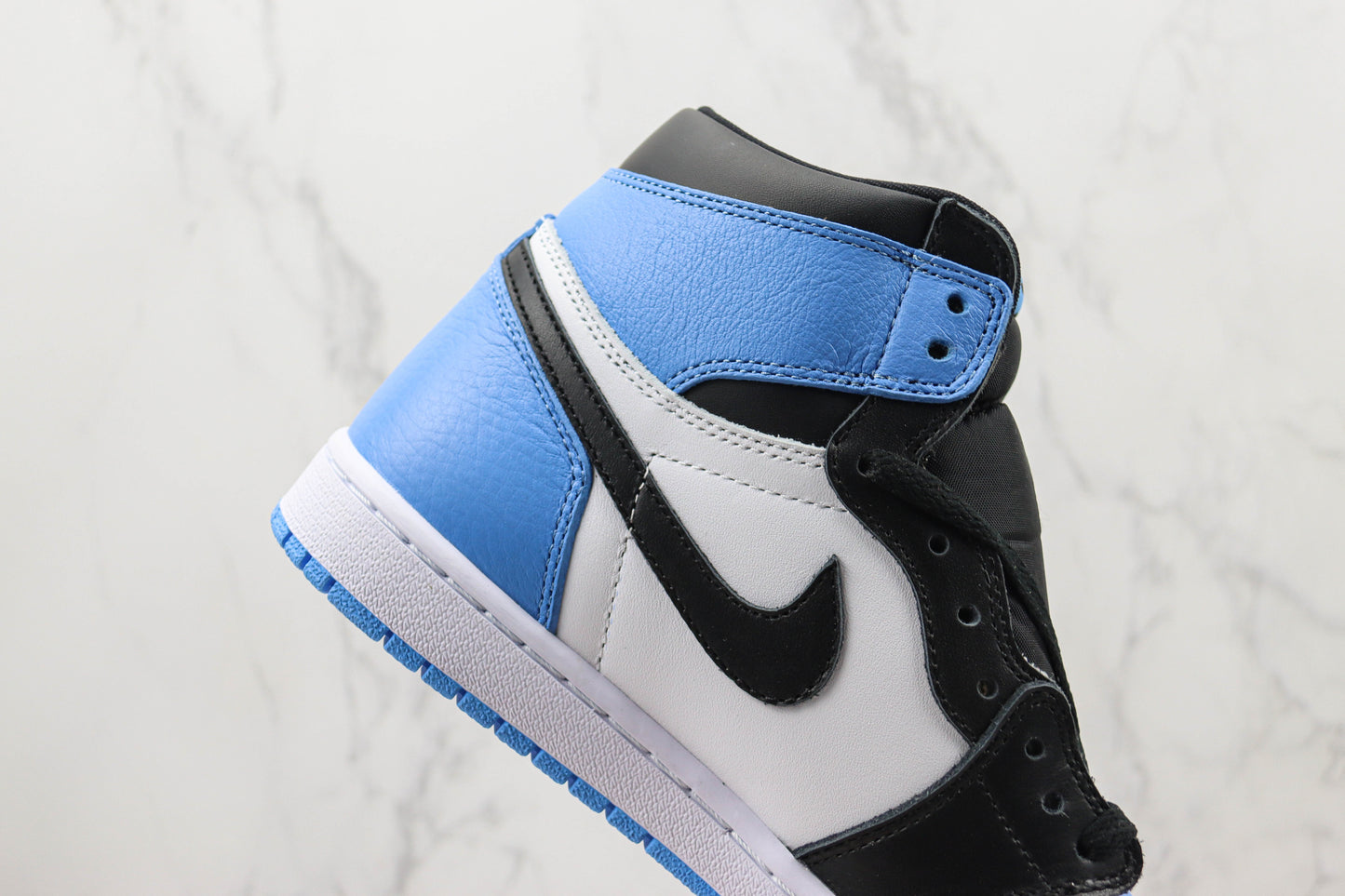 Air Jordan 1 High University Blue