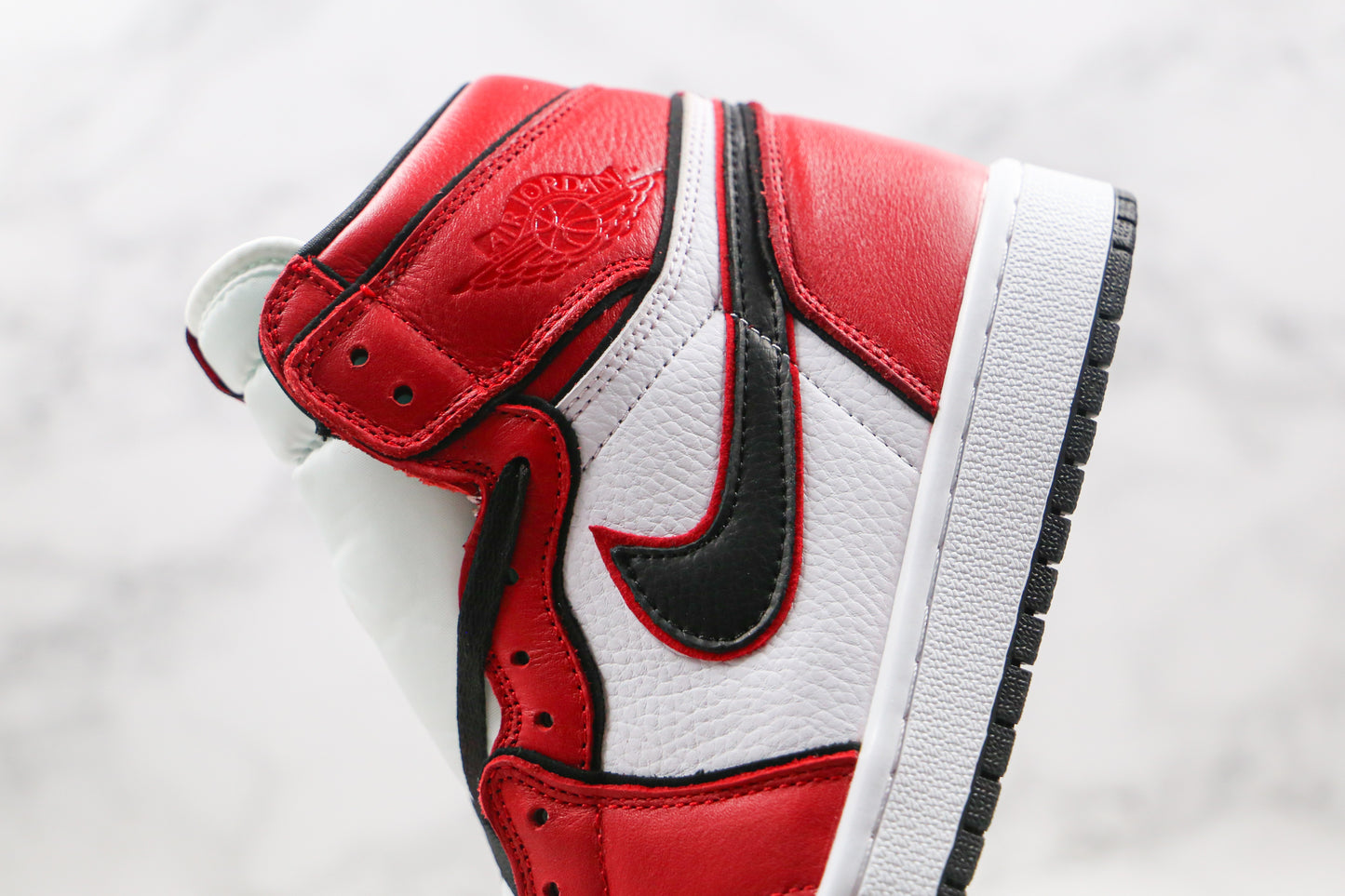 Air Jordan 1 High Red Black Outline