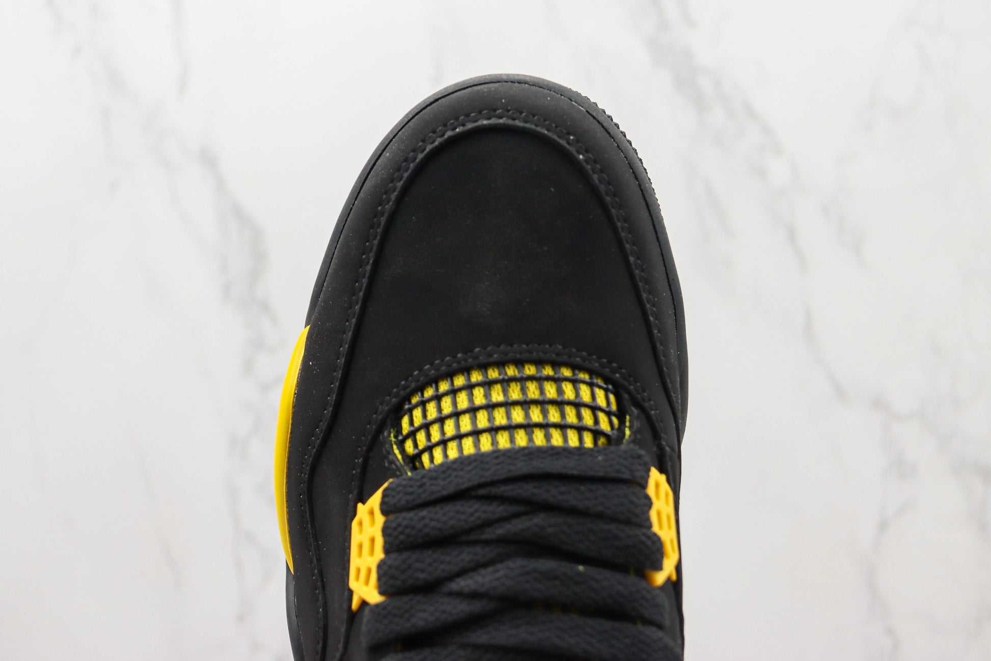 Air Jordan 4 Thunder