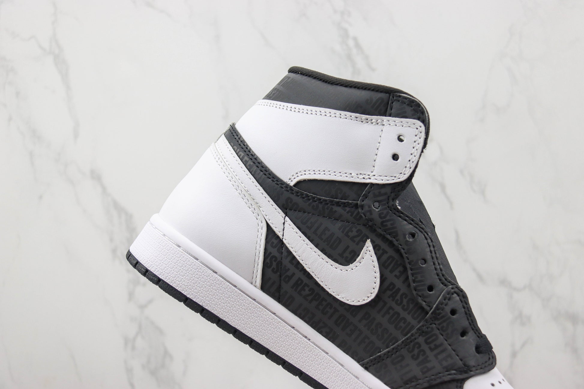 Air Jordan 1 High Black White Crackle