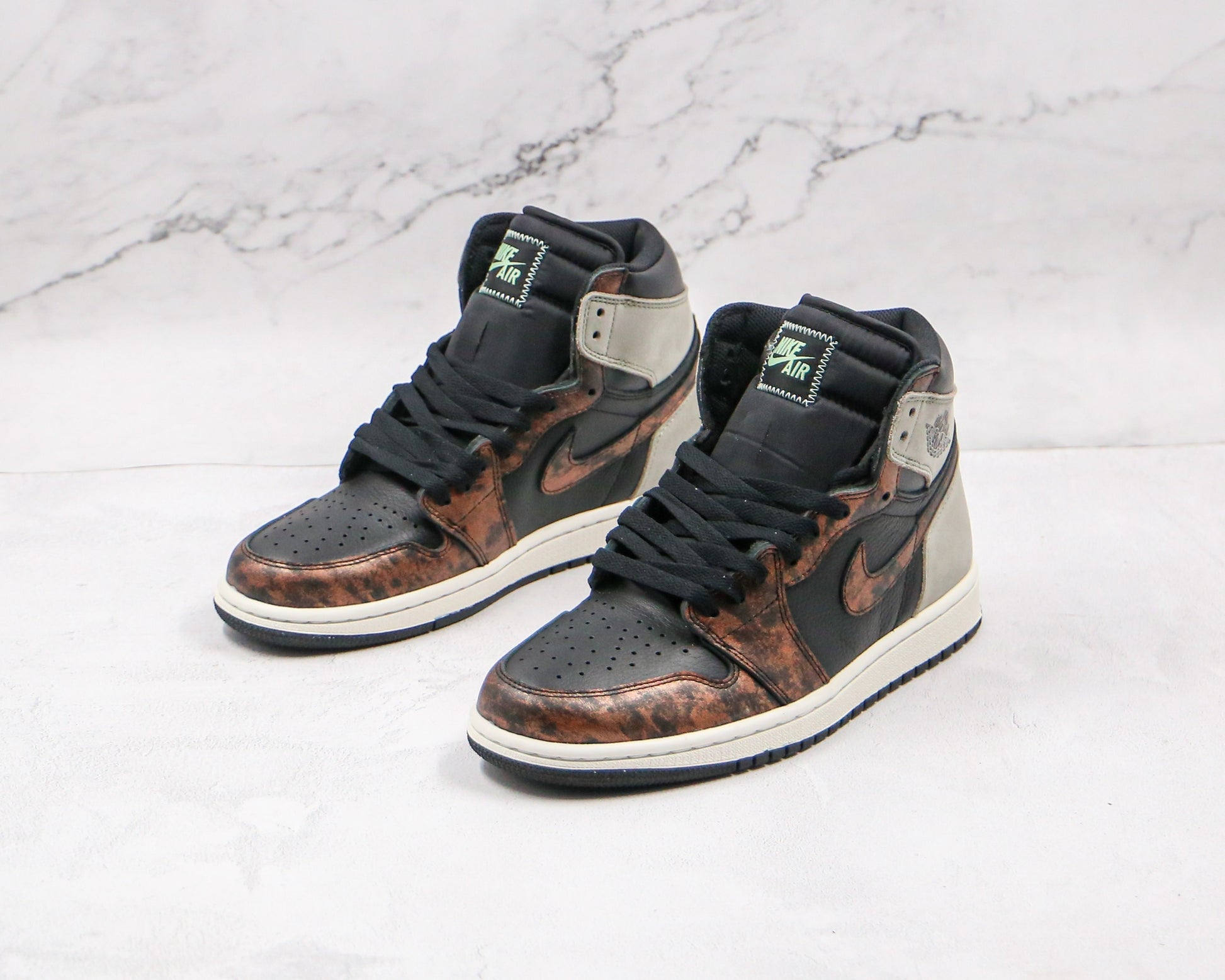 Air Jordan 1 High Shadow