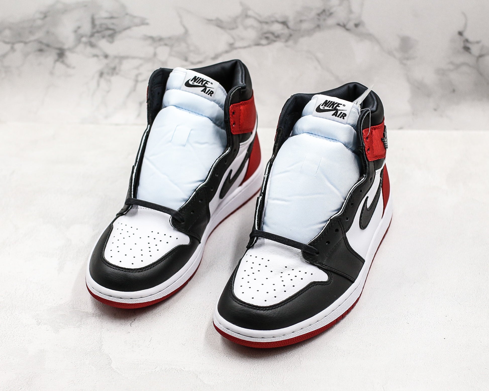 Air Jordan 1 High Black Toe