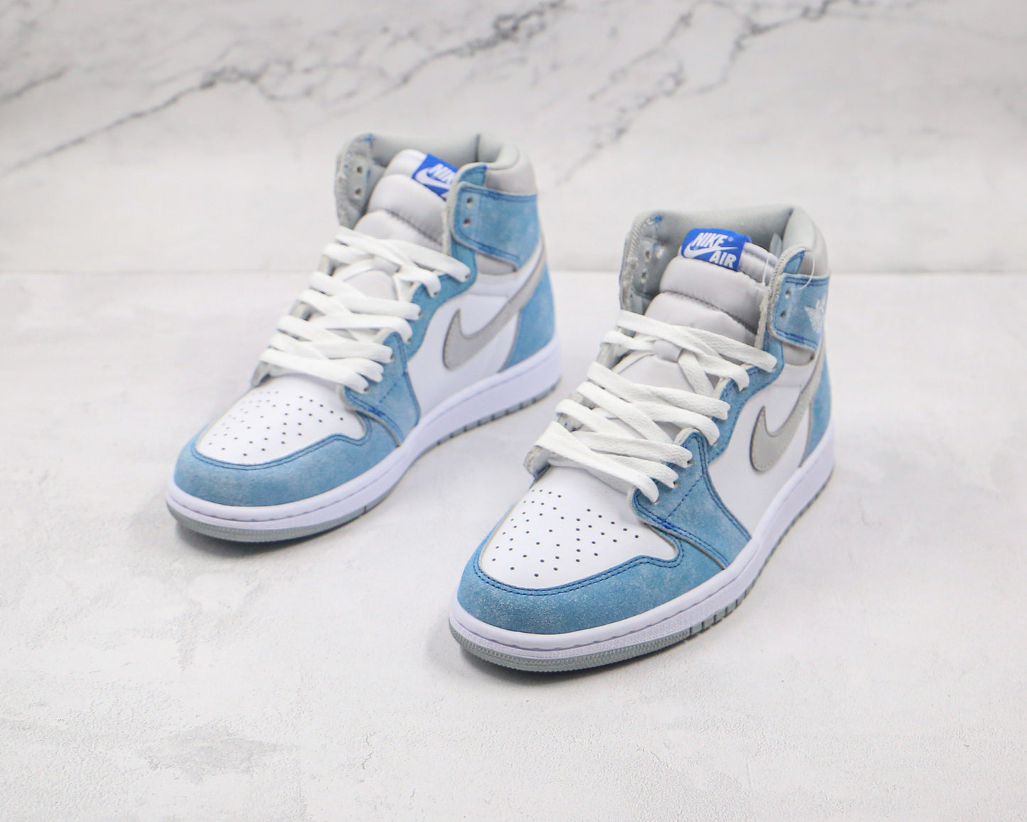 Air Jordan 1 High Hyper Royal